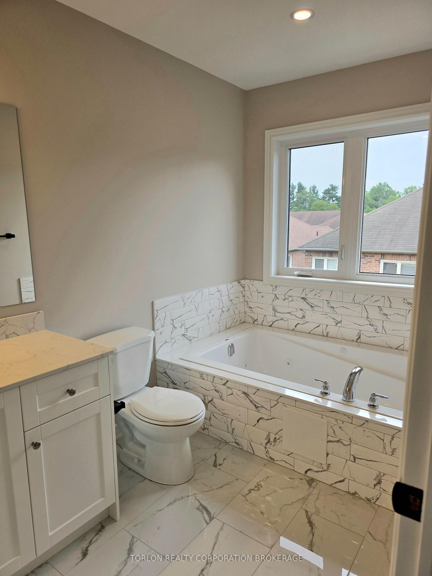 Photo 10 of 438 William Dunn Crescent, Newmarket, Summerhill Estates — HOMEH