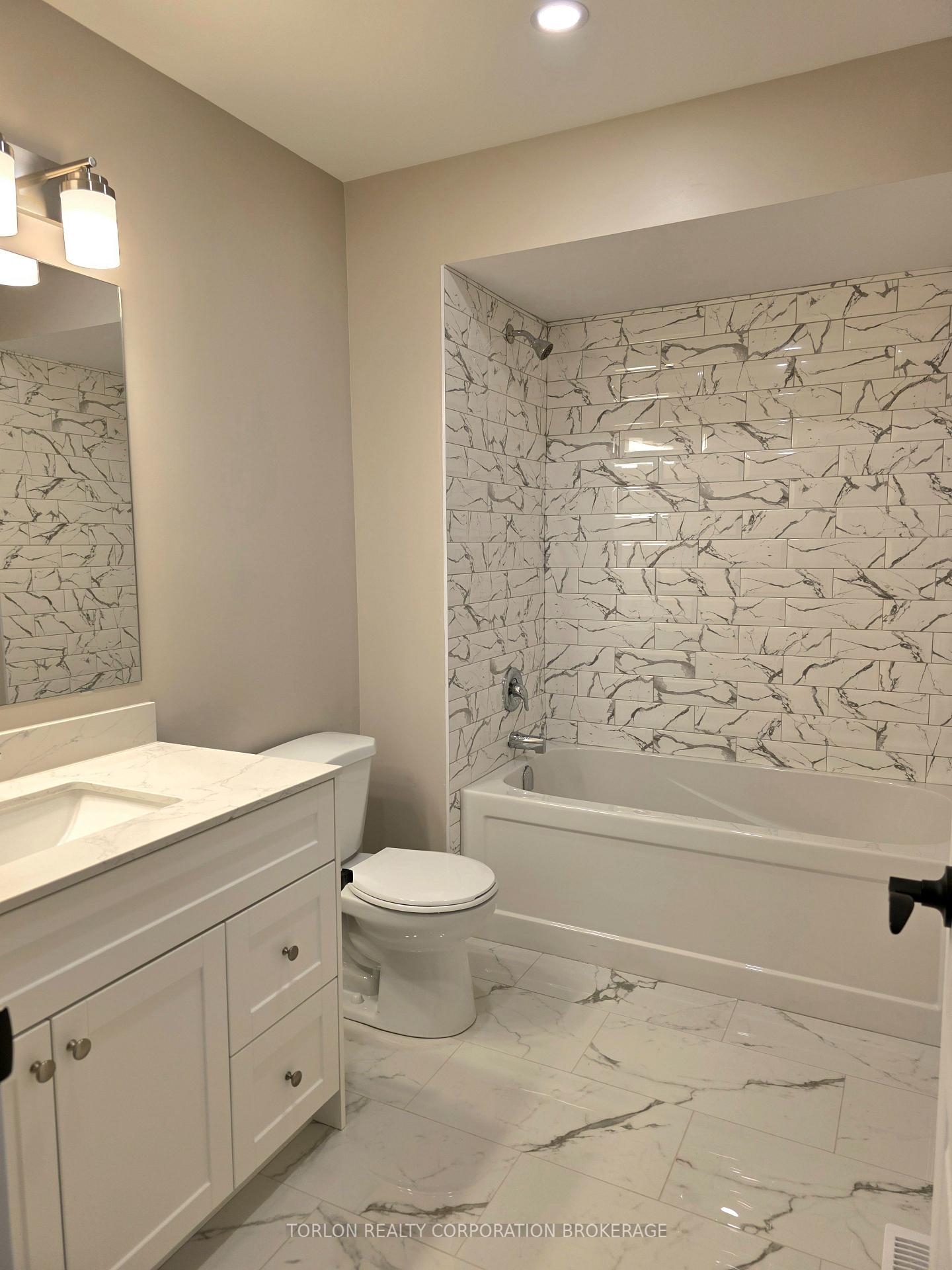 Photo 16 of 438 William Dunn Crescent, Newmarket, Summerhill Estates — HOMEH