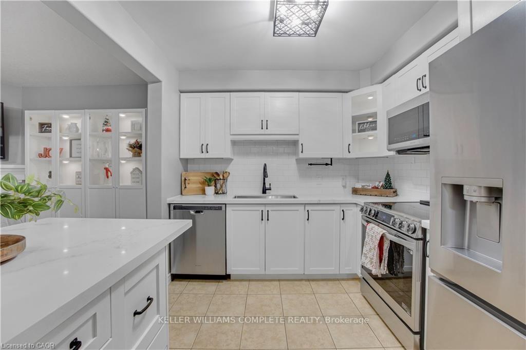 Photo 5 of 4465 Comfort Crescent, Lincoln, Beamsville — HOMEH
