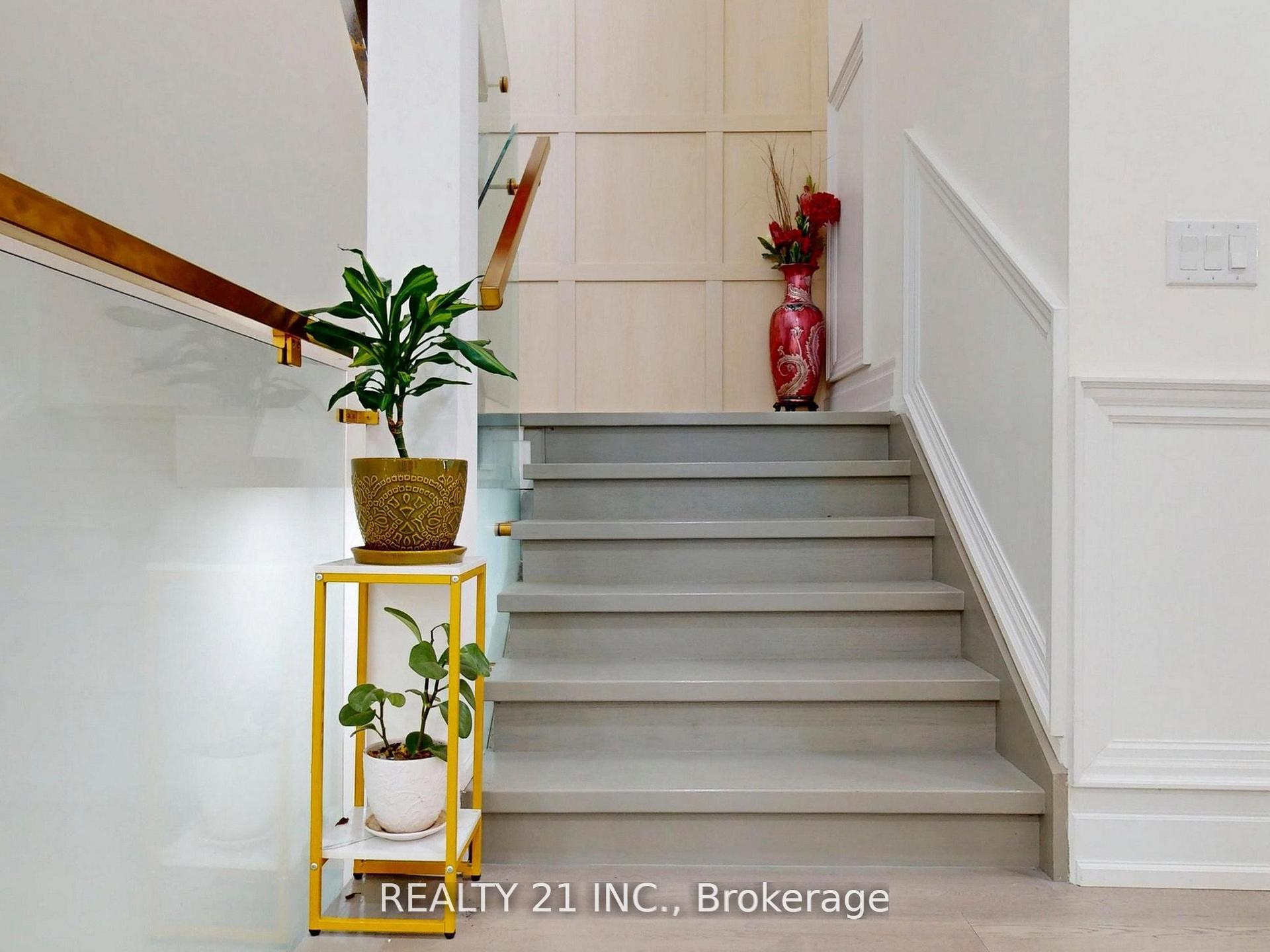 Photo 14 of 36 Craiglee Drive, Scarborough, Birchcliffe-Cliffside — HOMEH