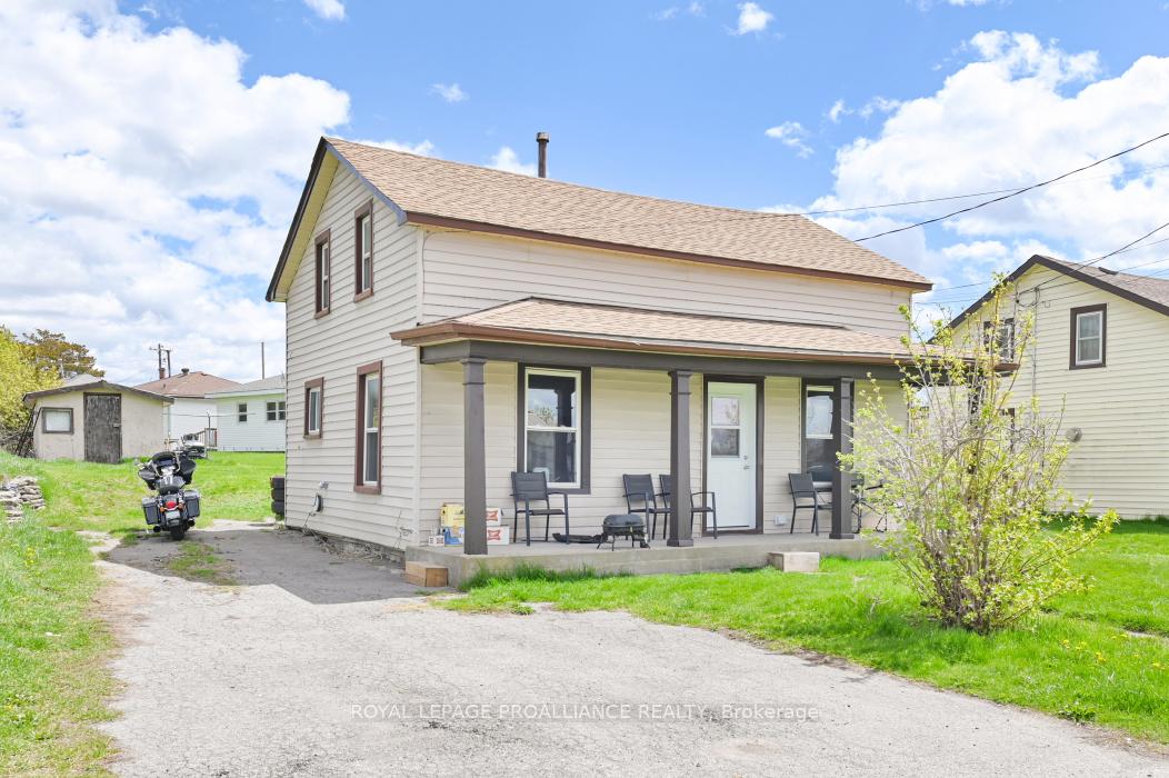 Photo 2 of 45 Black Diamond Road, Belleville, Thurlow Ward — HOMEH
