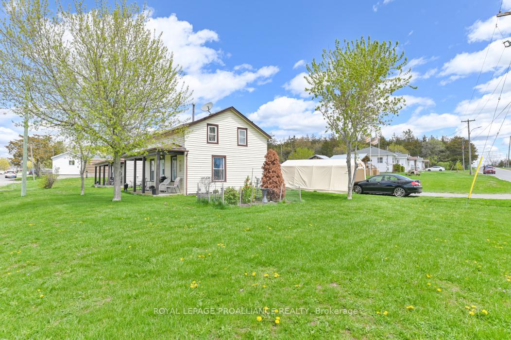 Photo 6 of 45 Black Diamond Road, Belleville, Thurlow Ward — HOMEH