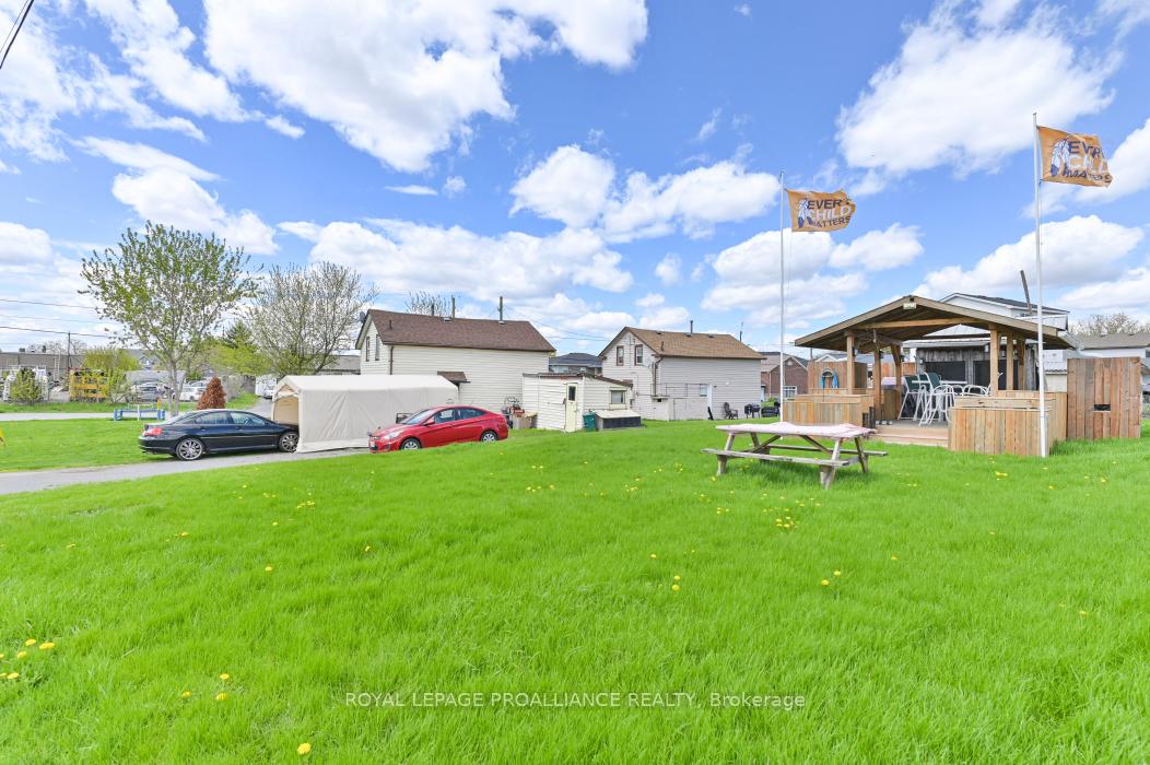 Photo 10 of 45 Black Diamond Road, Belleville, Thurlow Ward — HOMEH
