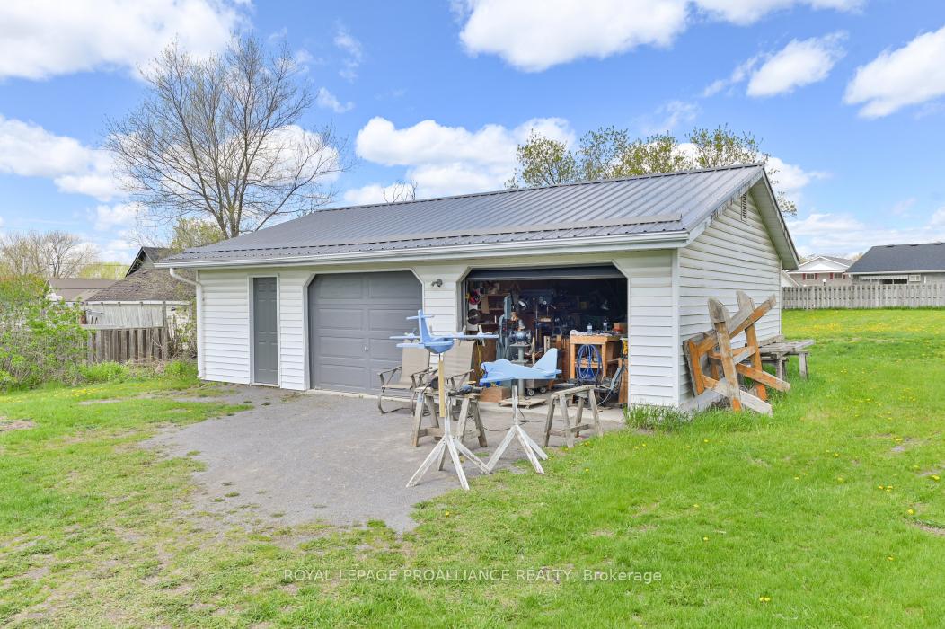 Photo 43 of 45 Black Diamond Road, Belleville, Thurlow Ward — HOMEH
