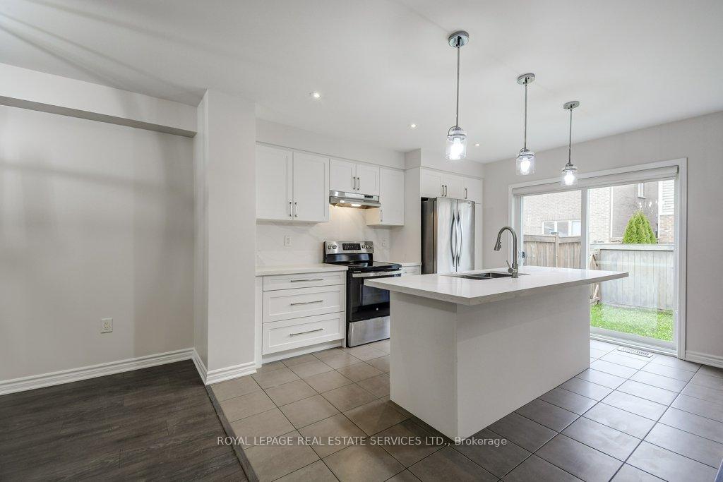 Photo 10 of 329 Gooding Crescent, Milton, Ford — HOMEH