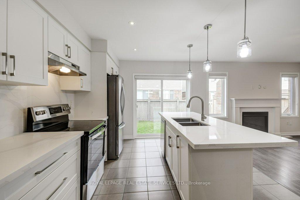 Photo 13 of 329 Gooding Crescent, Milton, Ford — HOMEH