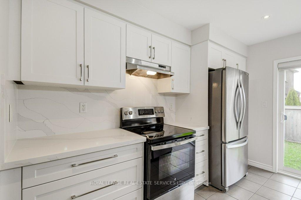 Photo 14 of 329 Gooding Crescent, Milton, Ford — HOMEH