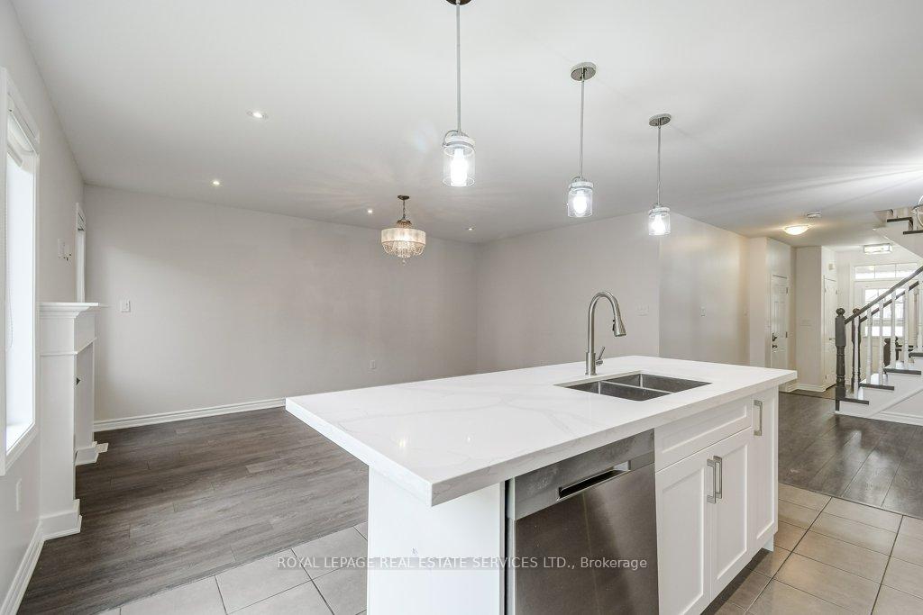 Photo 15 of 329 Gooding Crescent, Milton, Ford — HOMEH