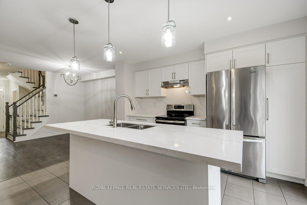 Photo 16 of 329 Gooding Crescent, Milton, Ford — HOMEH