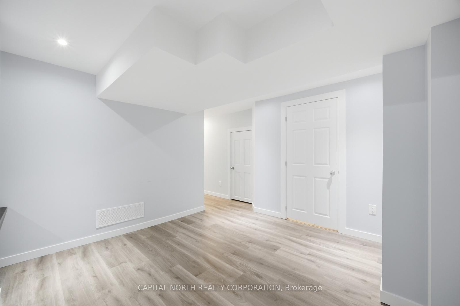 Photo 32 of 63 Elizabeth Street, Barrie, Ardagh — HOMEH