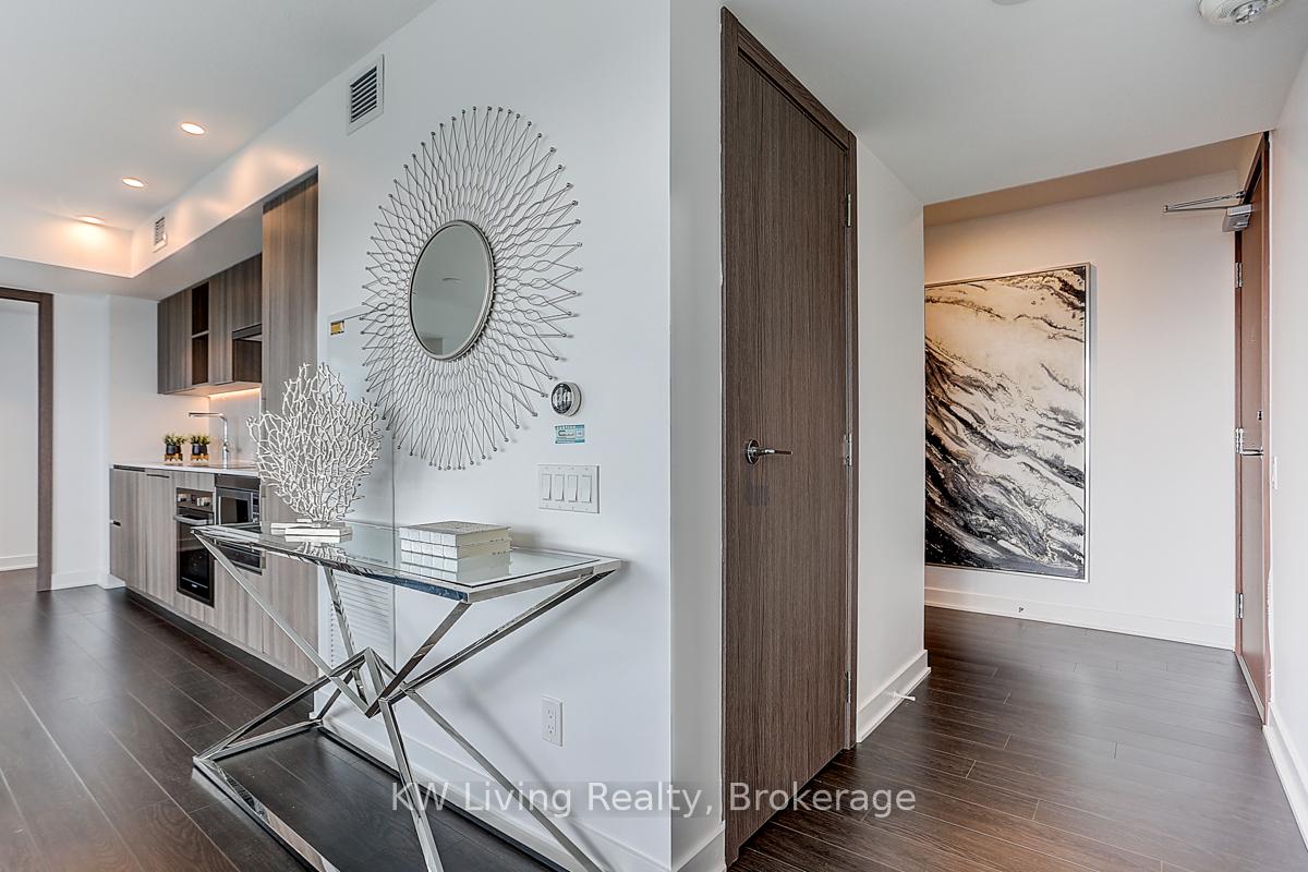 Photo 3 of Unit 1612, 19 Bathurst Street, Toronto, Waterfront Communities — HOMEH