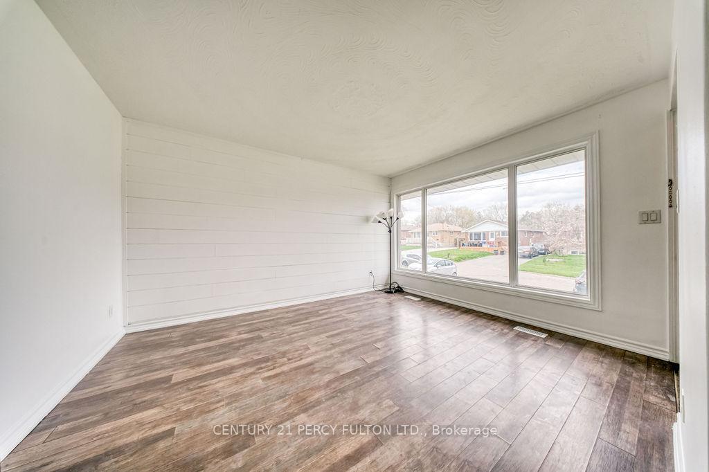 Photo 6 of 381 Conant Street, Oshawa, Lakeview — HOMEH