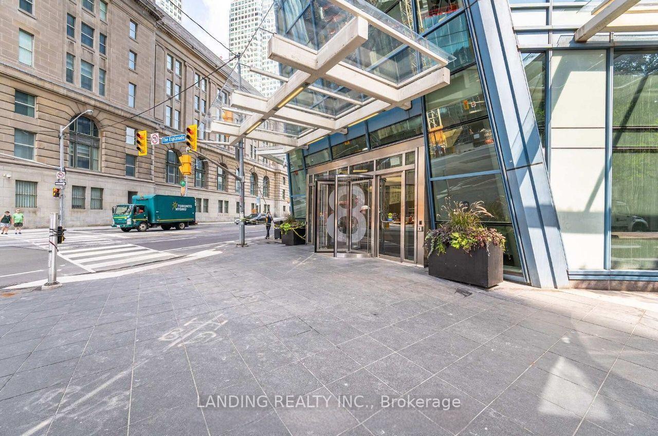 Photo 2 of Unit 3304, 8 The Esplanade Avenue, Toronto, Waterfront Communities — HOMEH