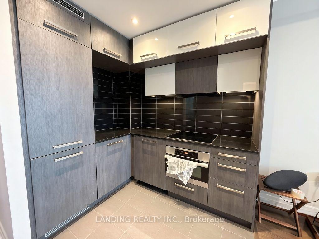 Photo 5 of Unit 3304, 8 The Esplanade Avenue, Toronto, Waterfront Communities — HOMEH