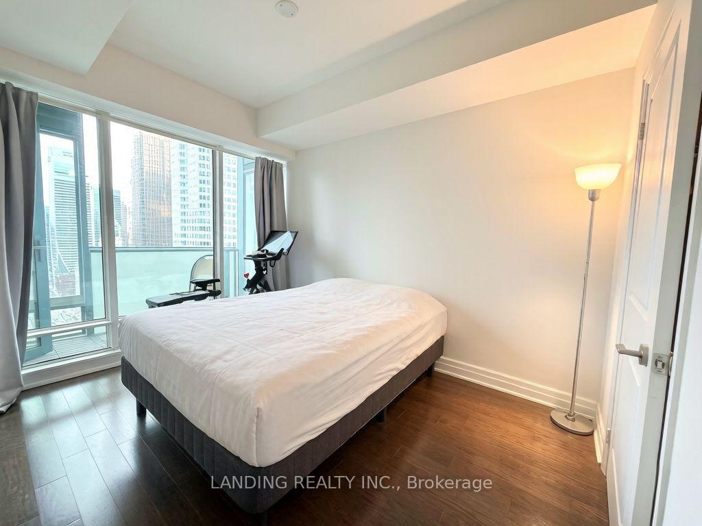 Photo 9 of Unit 3304, 8 The Esplanade Avenue, Toronto, Waterfront Communities — HOMEH
