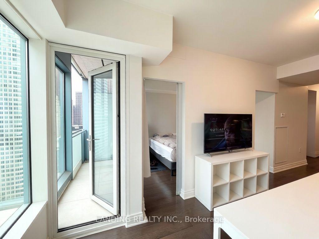 Photo 10 of Unit 3304, 8 The Esplanade Avenue, Toronto, Waterfront Communities — HOMEH