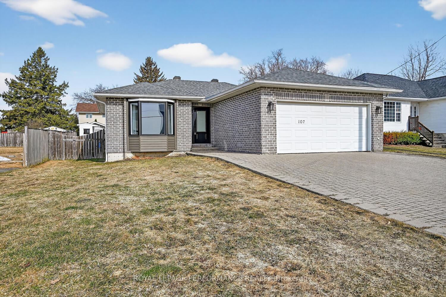 Photo 3 of 107 Lorne Street, Smiths Falls, Smiths Falls — HOMEH