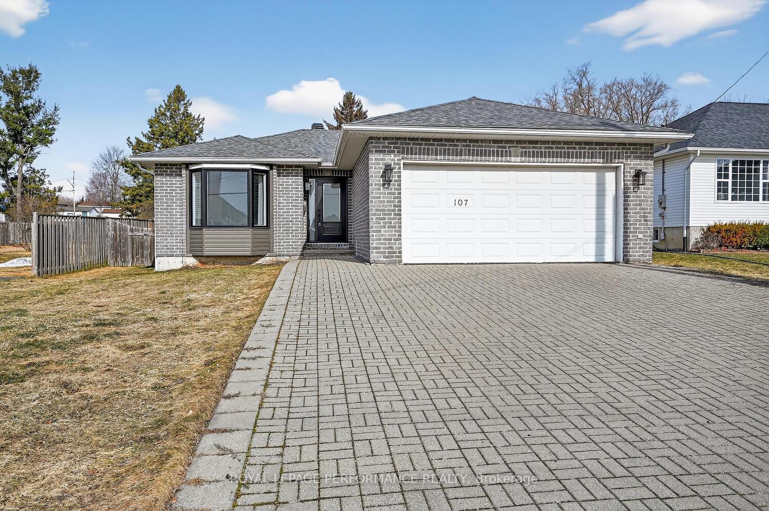 Photo 6 of 107 Lorne Street, Smiths Falls, Smiths Falls — HOMEH