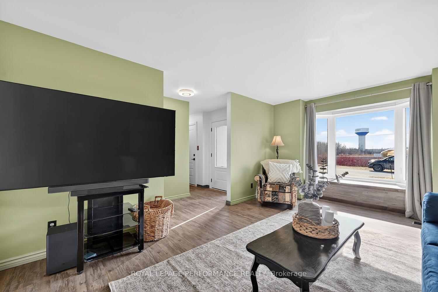 Photo 9 of 107 Lorne Street, Smiths Falls, Smiths Falls — HOMEH