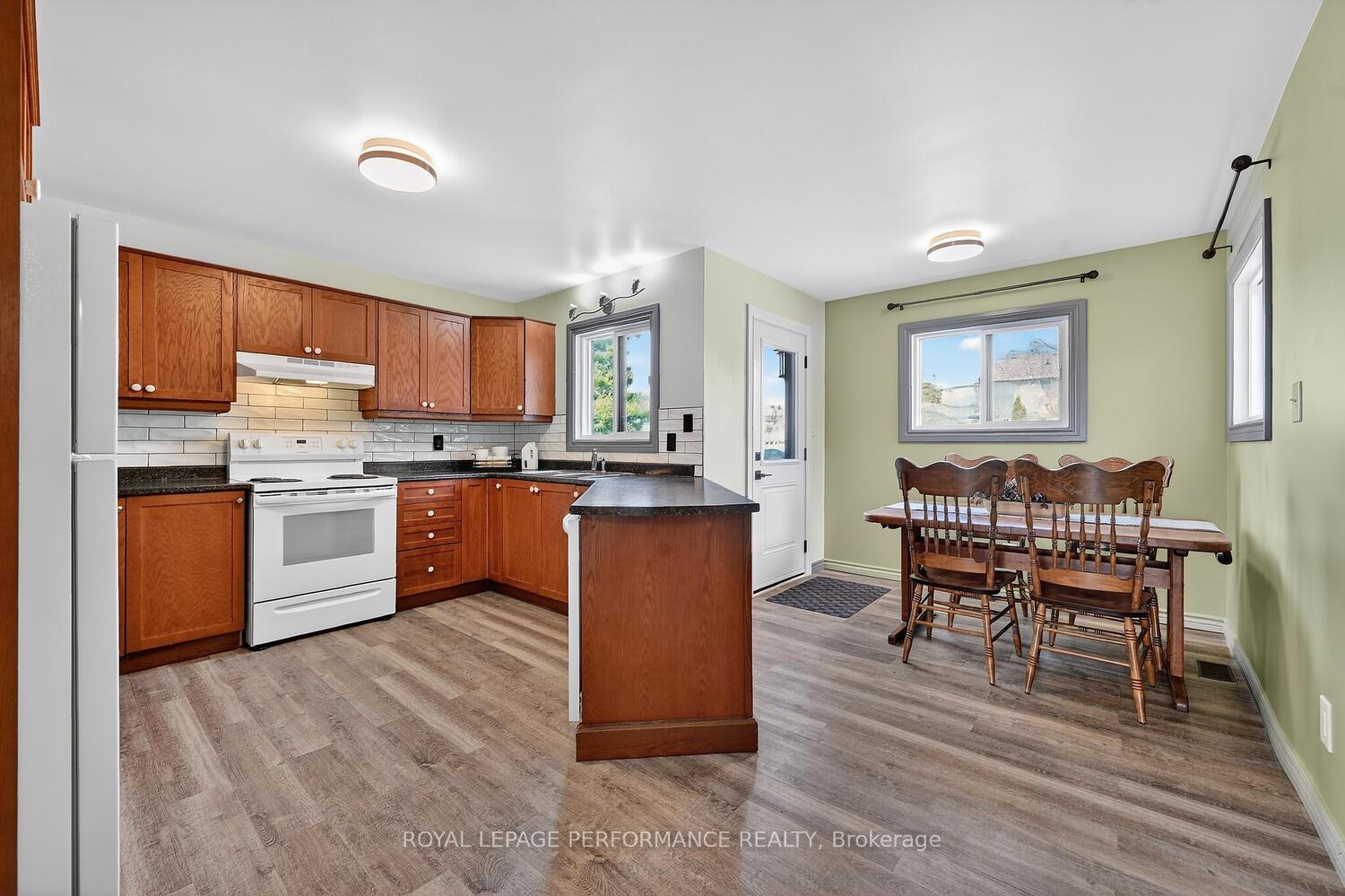 Photo 13 of 107 Lorne Street, Smiths Falls, Smiths Falls — HOMEH
