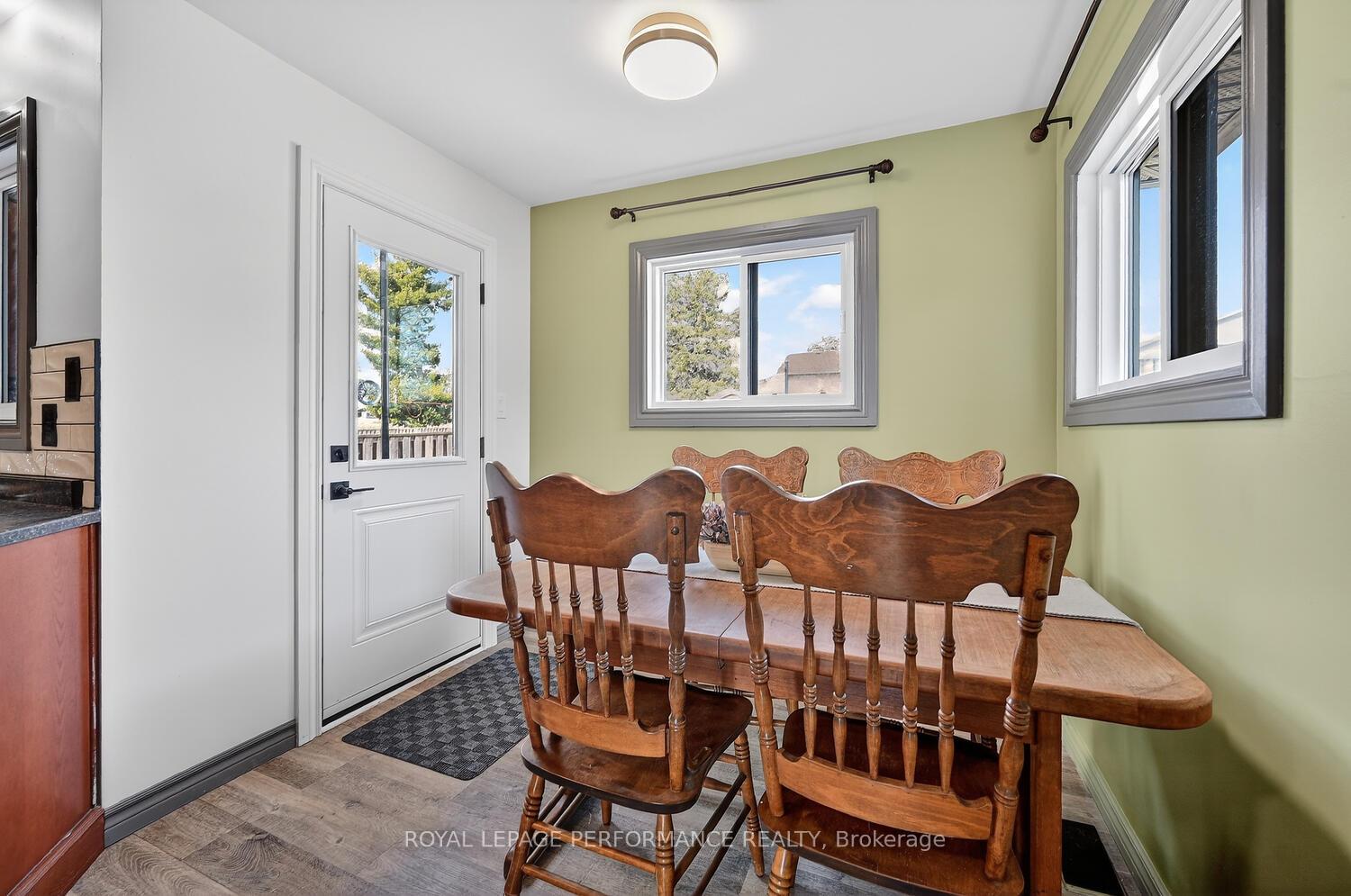 Photo 20 of 107 Lorne Street, Smiths Falls, Smiths Falls — HOMEH