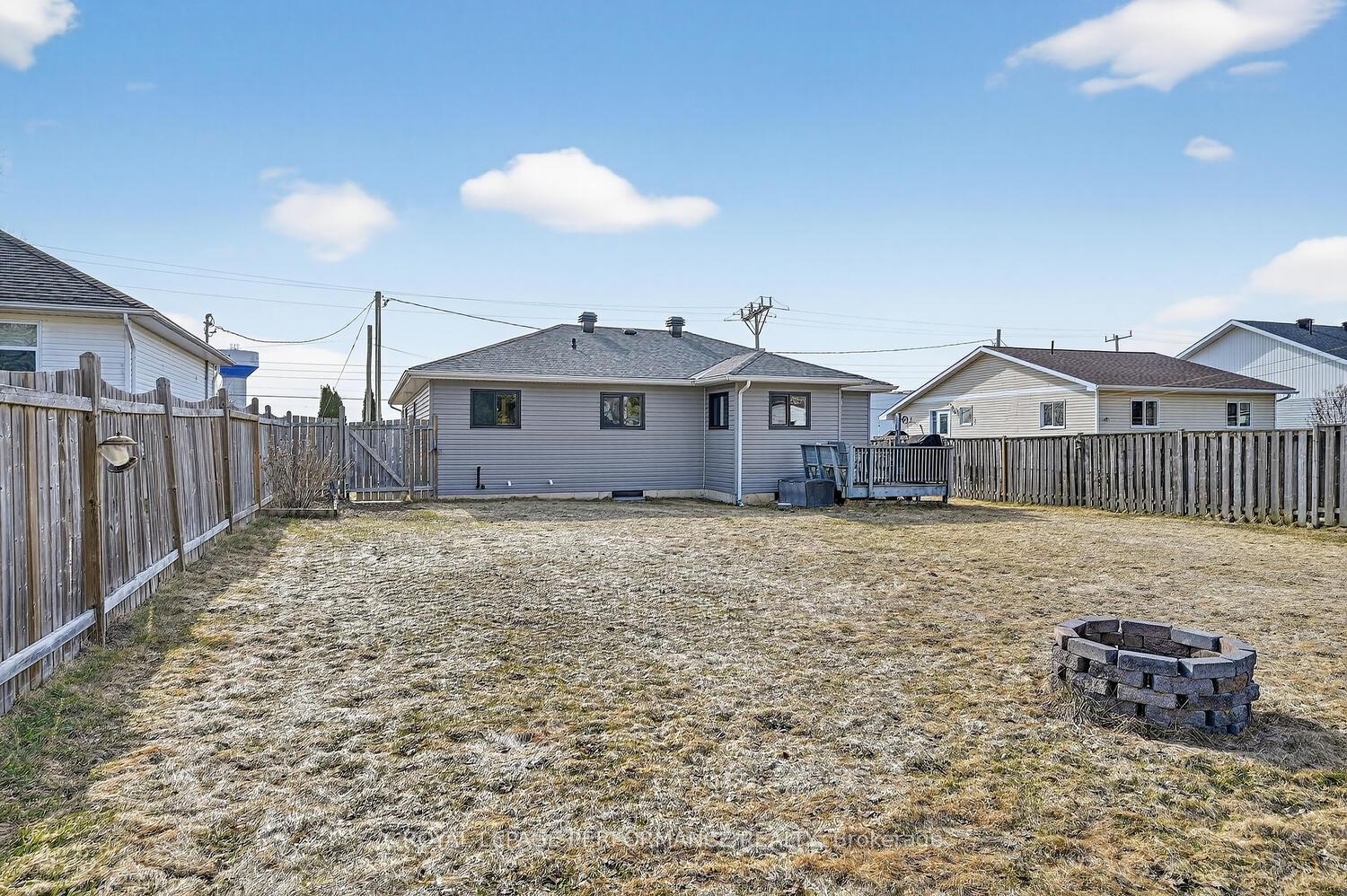 Photo 41 of 107 Lorne Street, Smiths Falls, Smiths Falls — HOMEH