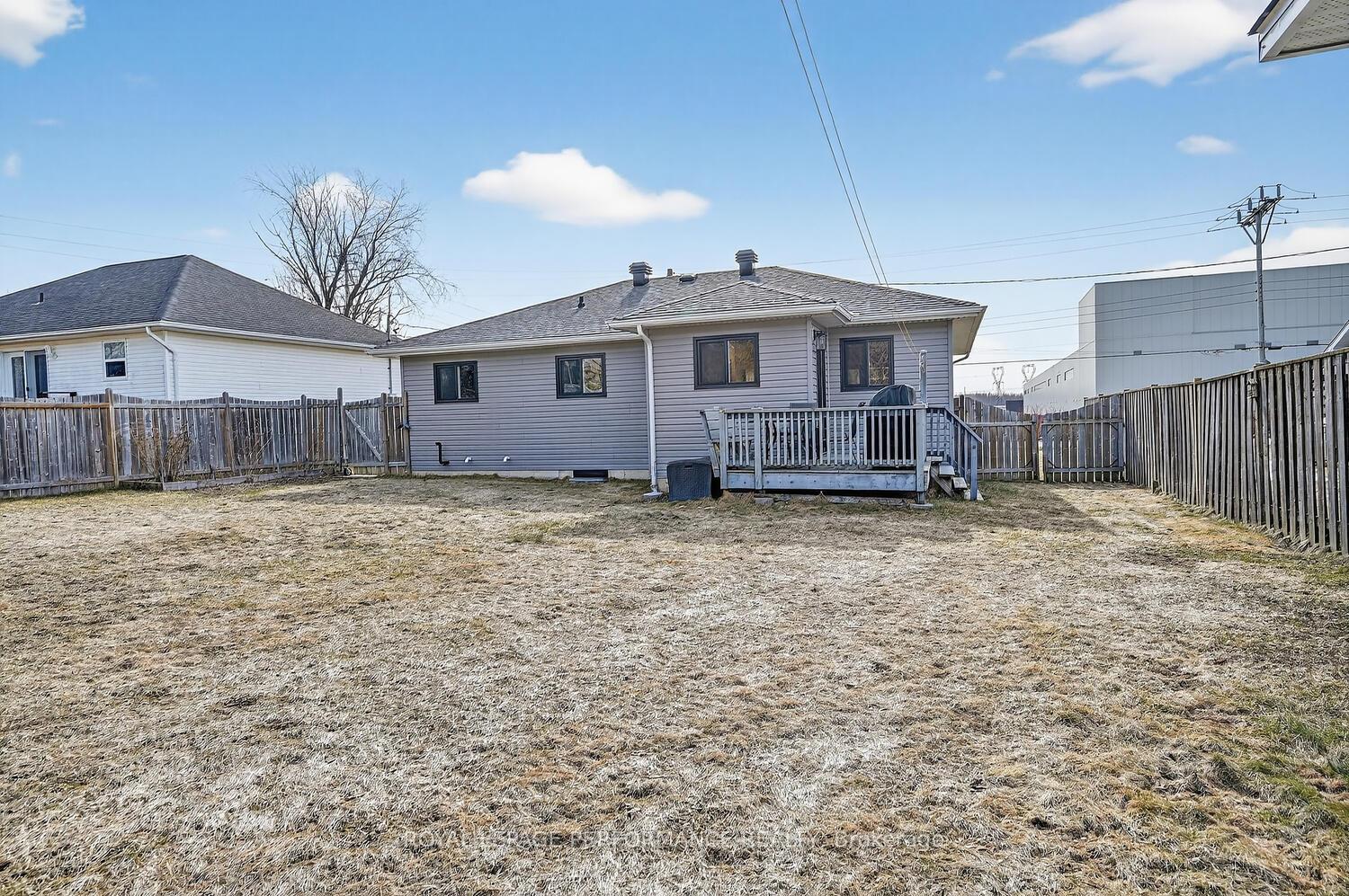 Photo 43 of 107 Lorne Street, Smiths Falls, Smiths Falls — HOMEH