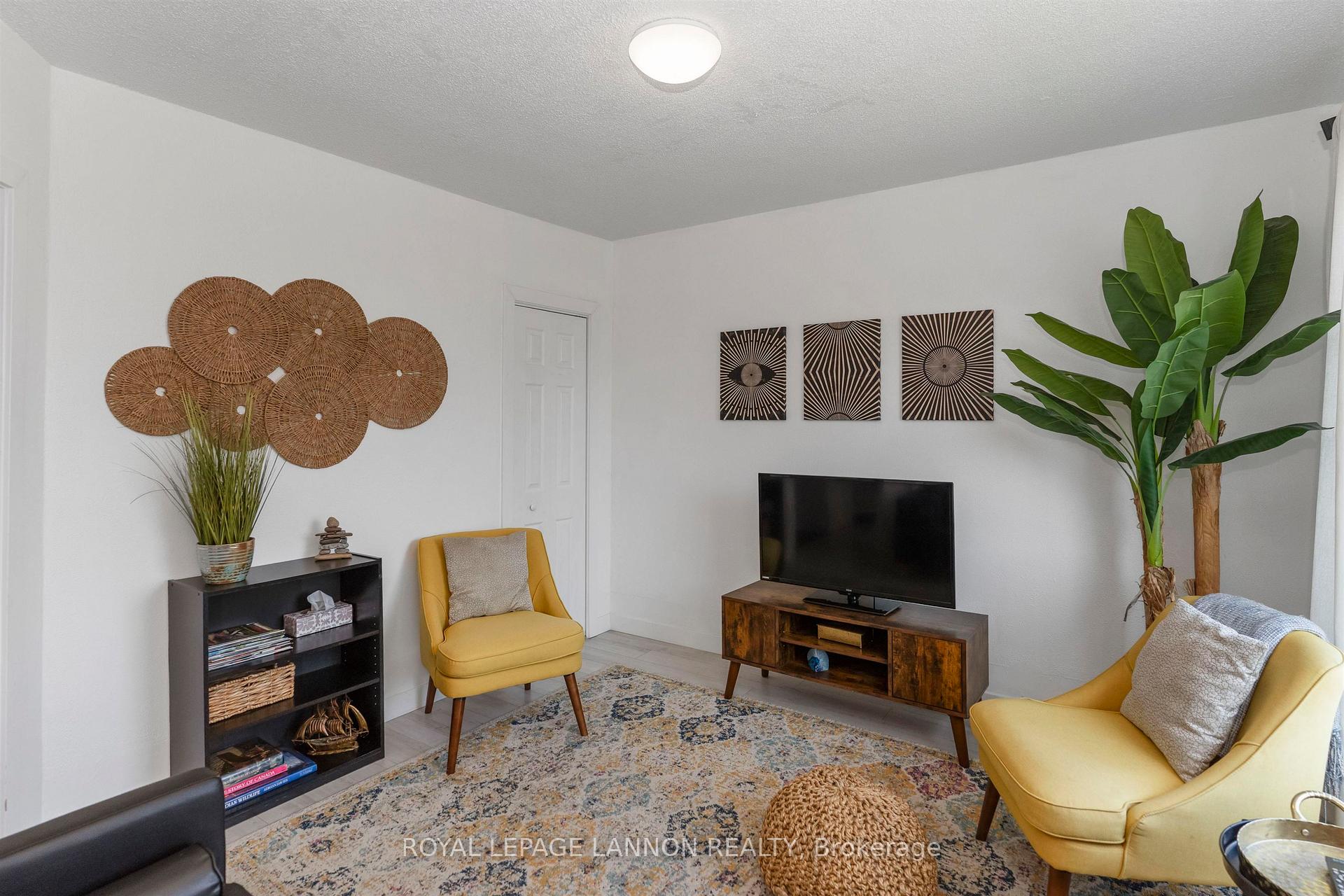 Photo 5 of 92 Jean Street, Thunder Bay, College Heights — HOMEH