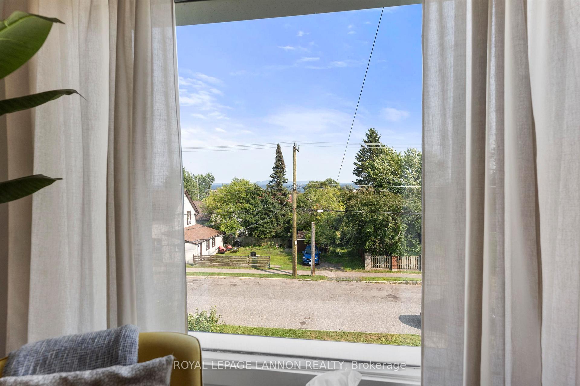 Photo 7 of 92 Jean Street, Thunder Bay, College Heights — HOMEH