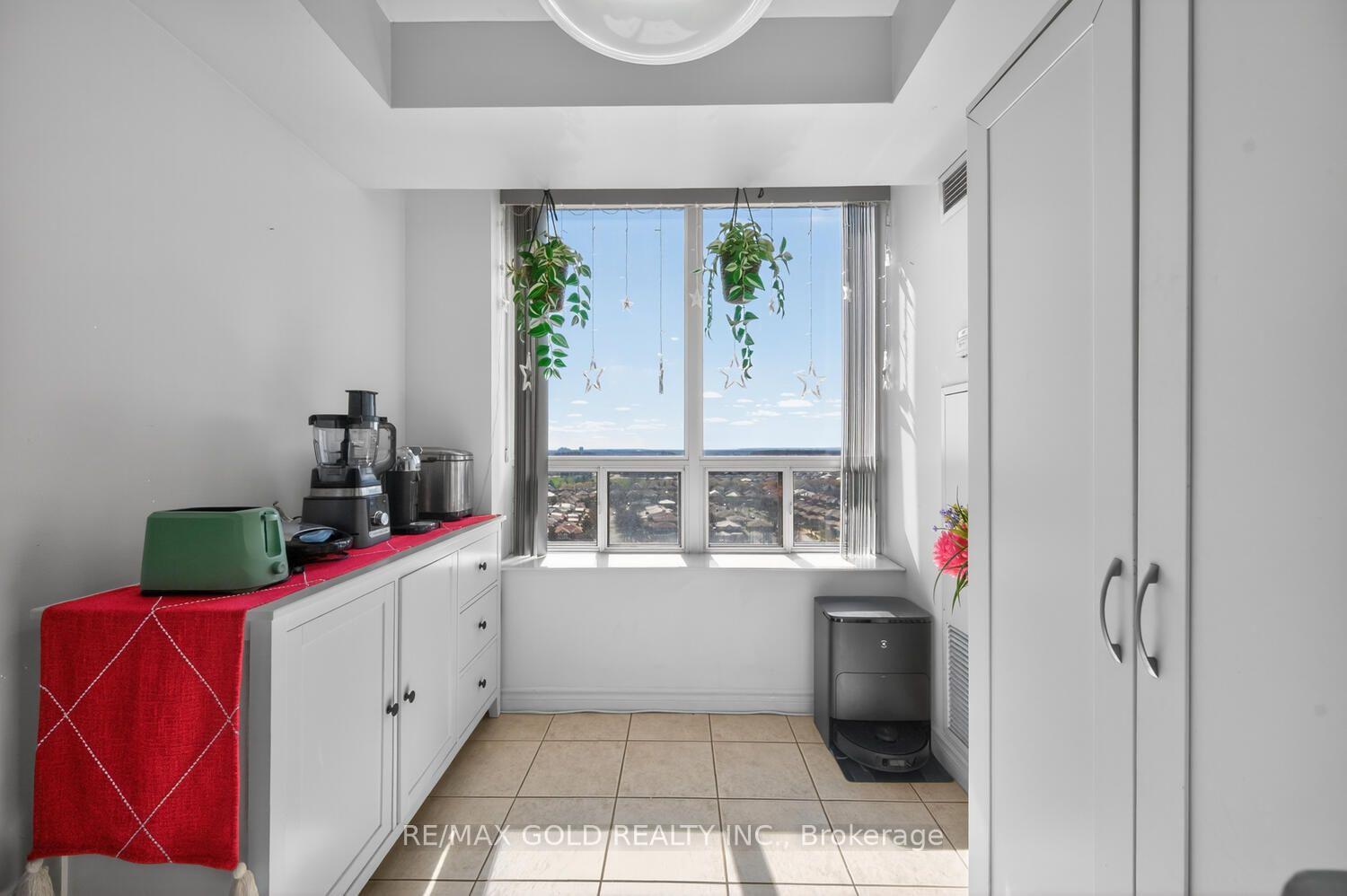 Photo 19 of Unit 1411, 55 Strathaven Drive, Mississauga, Hurontario — HOMEH