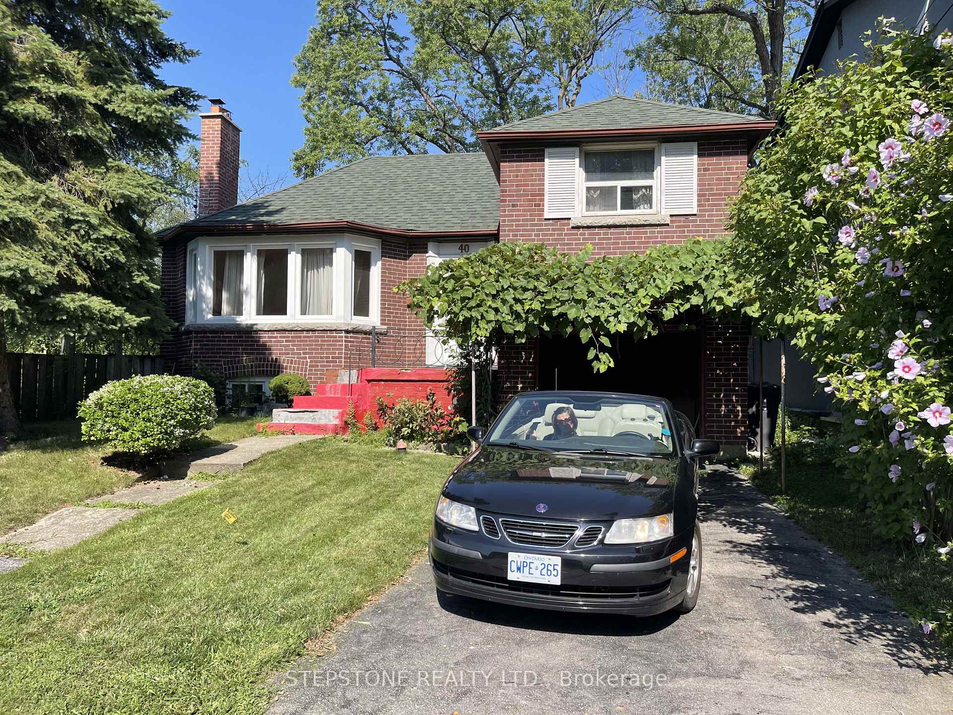 Photo of 40 Glenvalley Drive S