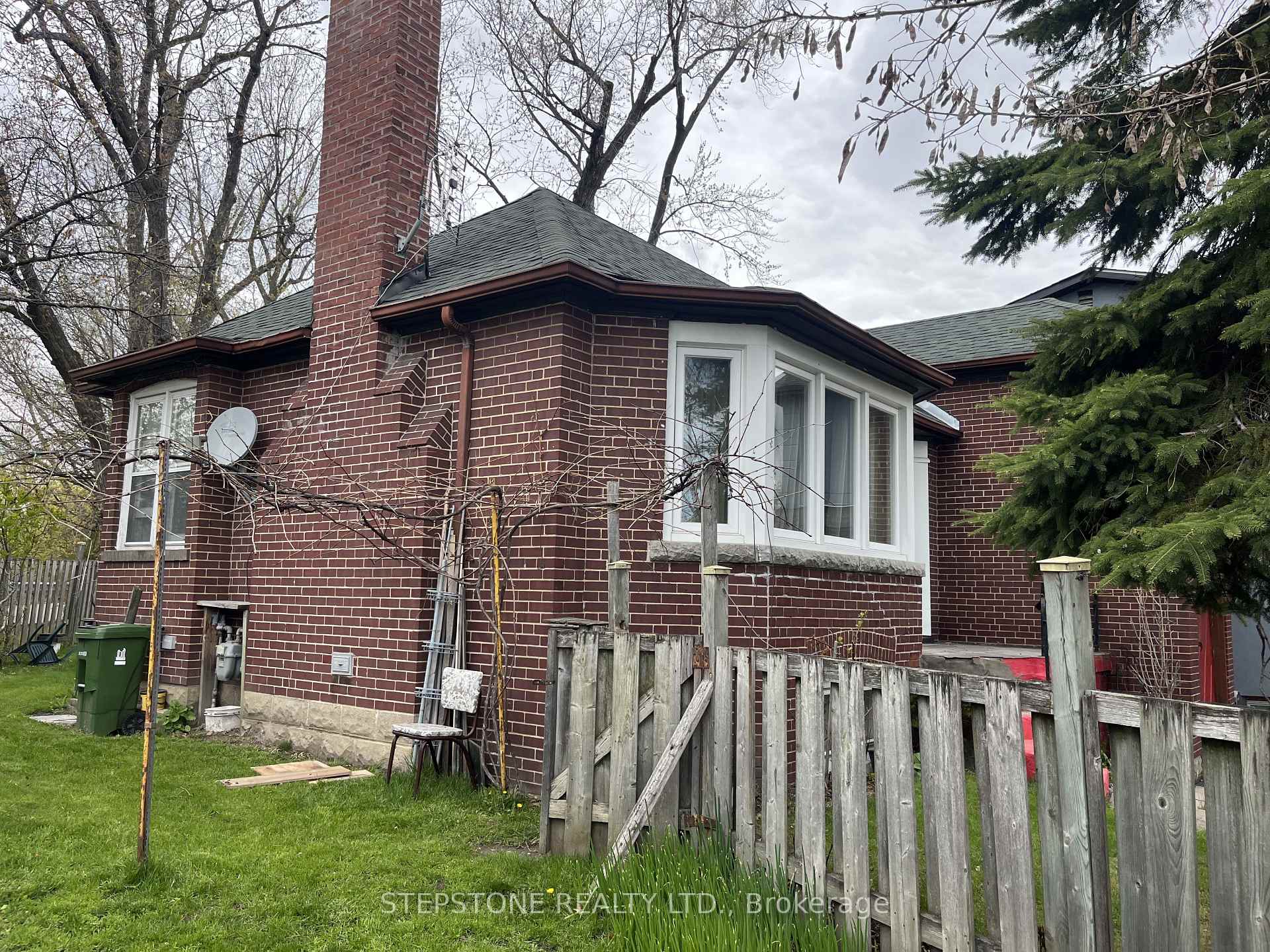 Photo 2 of 40 Glenvalley Drive S, North York, Mount Dennis — HOMEH