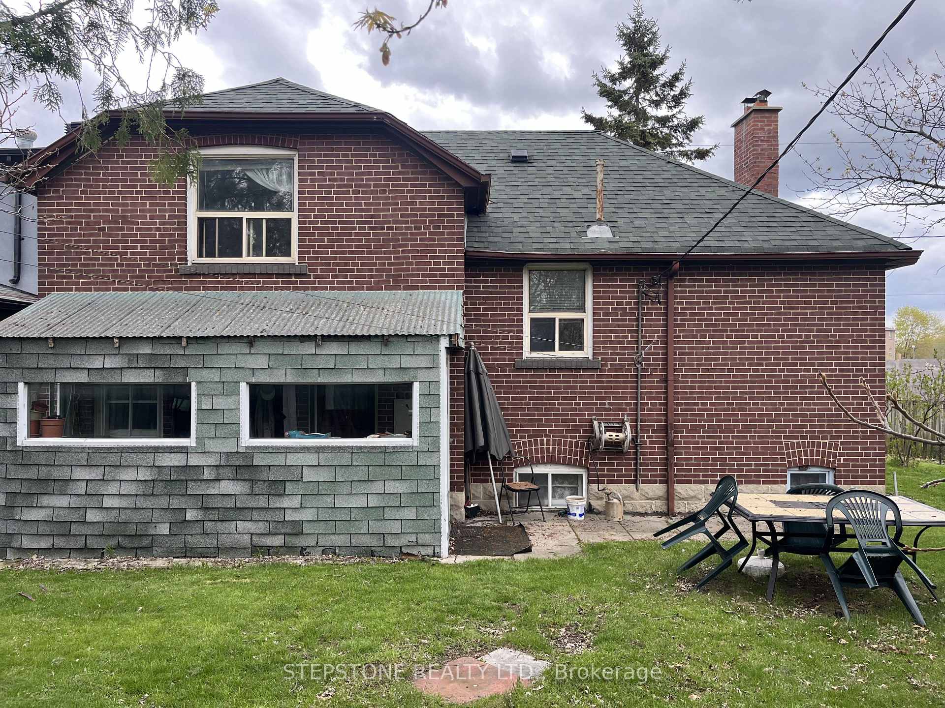 Photo 4 of 40 Glenvalley Drive S, North York, Mount Dennis — HOMEH