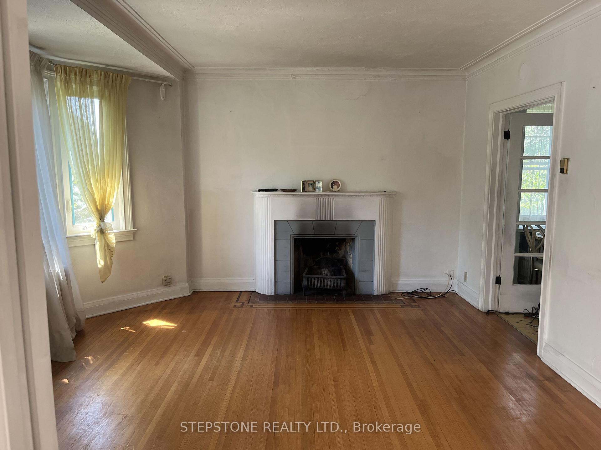 Photo 6 of 40 Glenvalley Drive S, North York, Mount Dennis — HOMEH