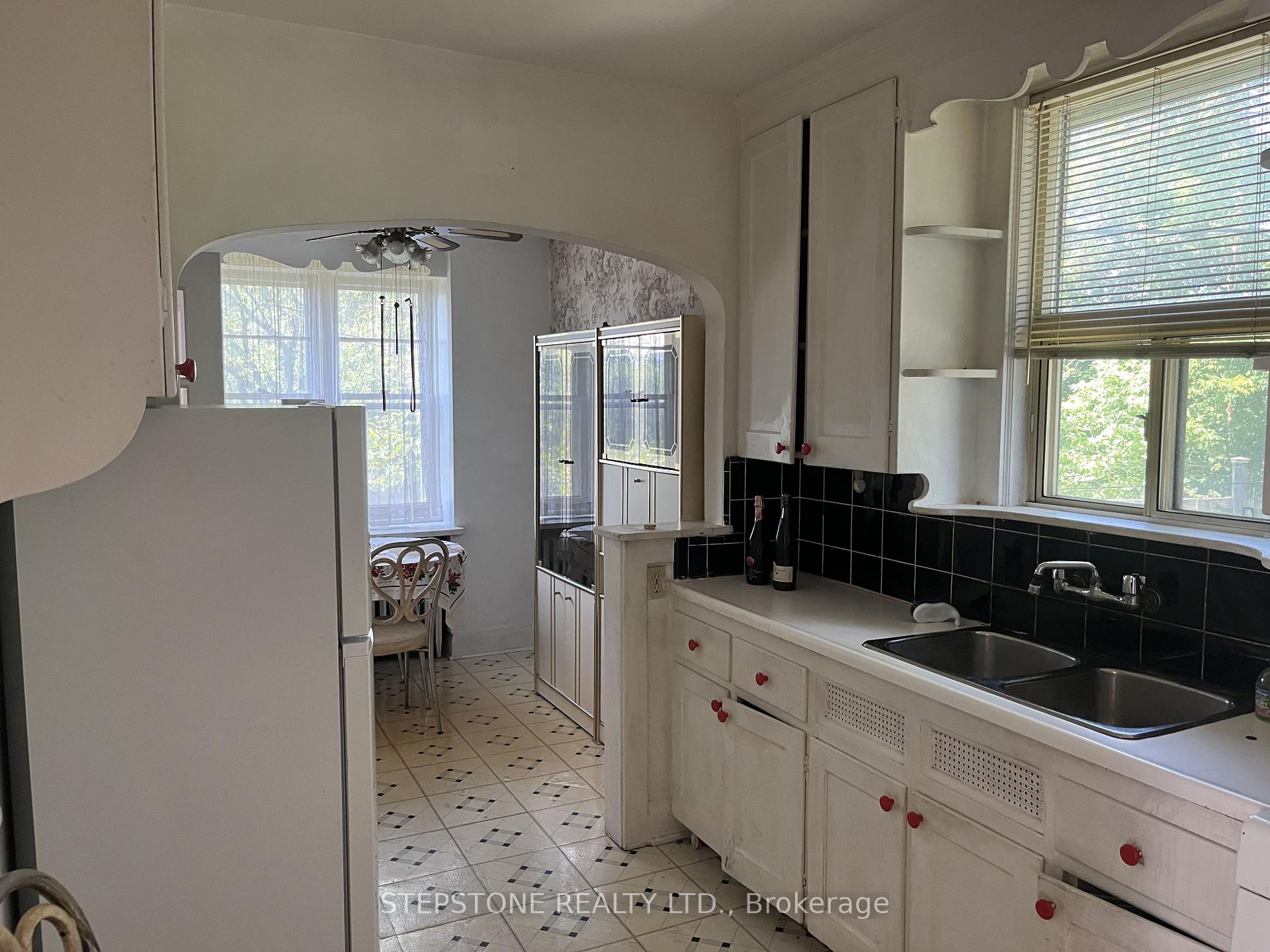 Photo 7 of 40 Glenvalley Drive S, North York, Mount Dennis — HOMEH