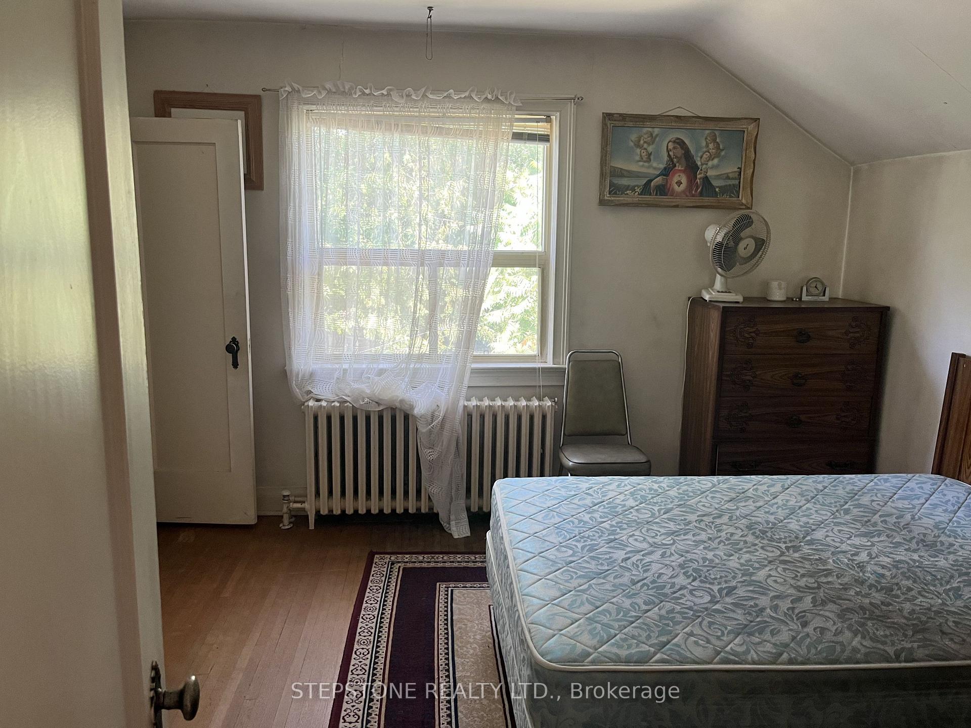 Photo 11 of 40 Glenvalley Drive S, North York, Mount Dennis — HOMEH