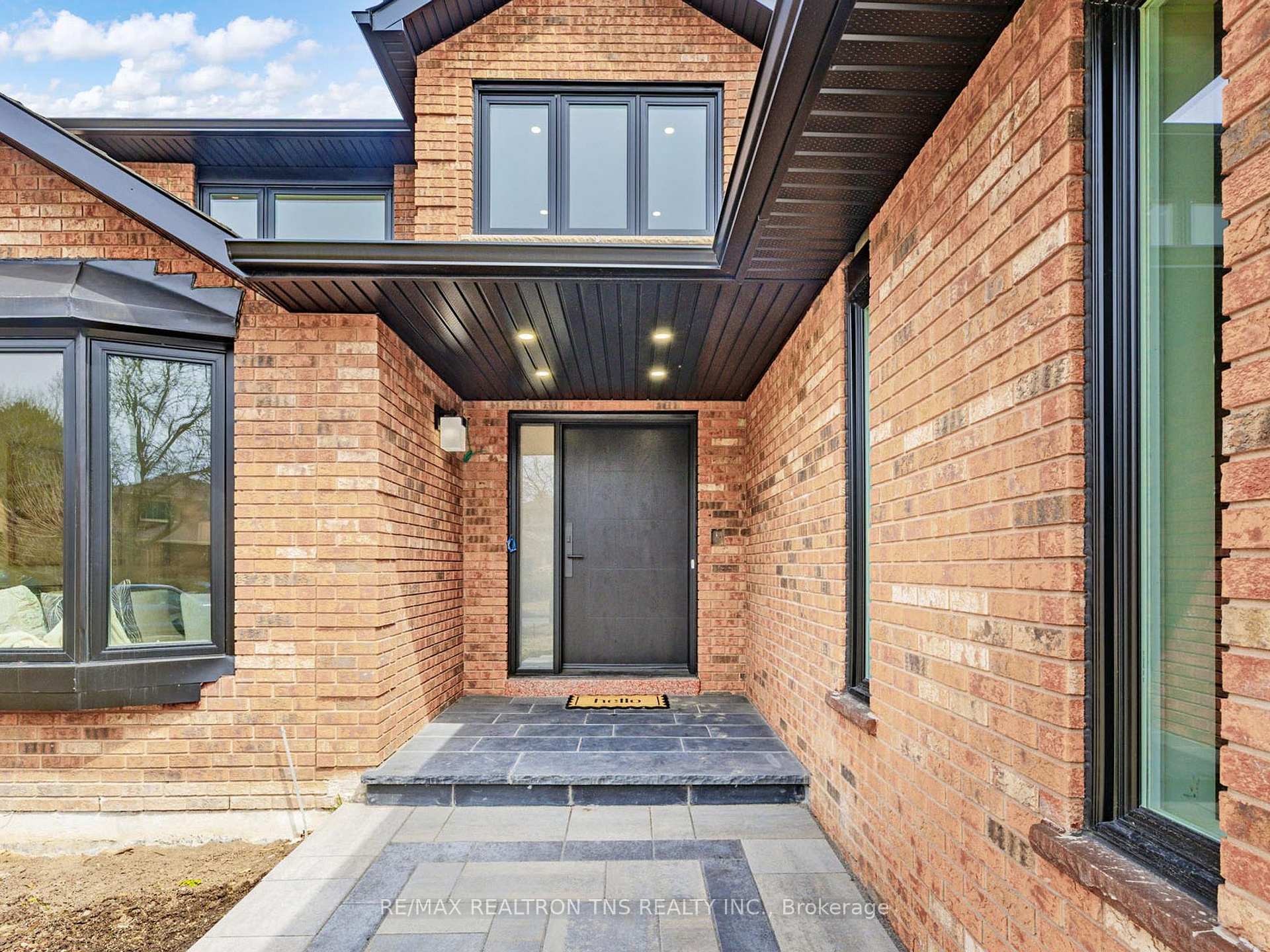 Photo 3 of 46 Sycamore Drive, Markham, Aileen-Willowbrook — HOMEH