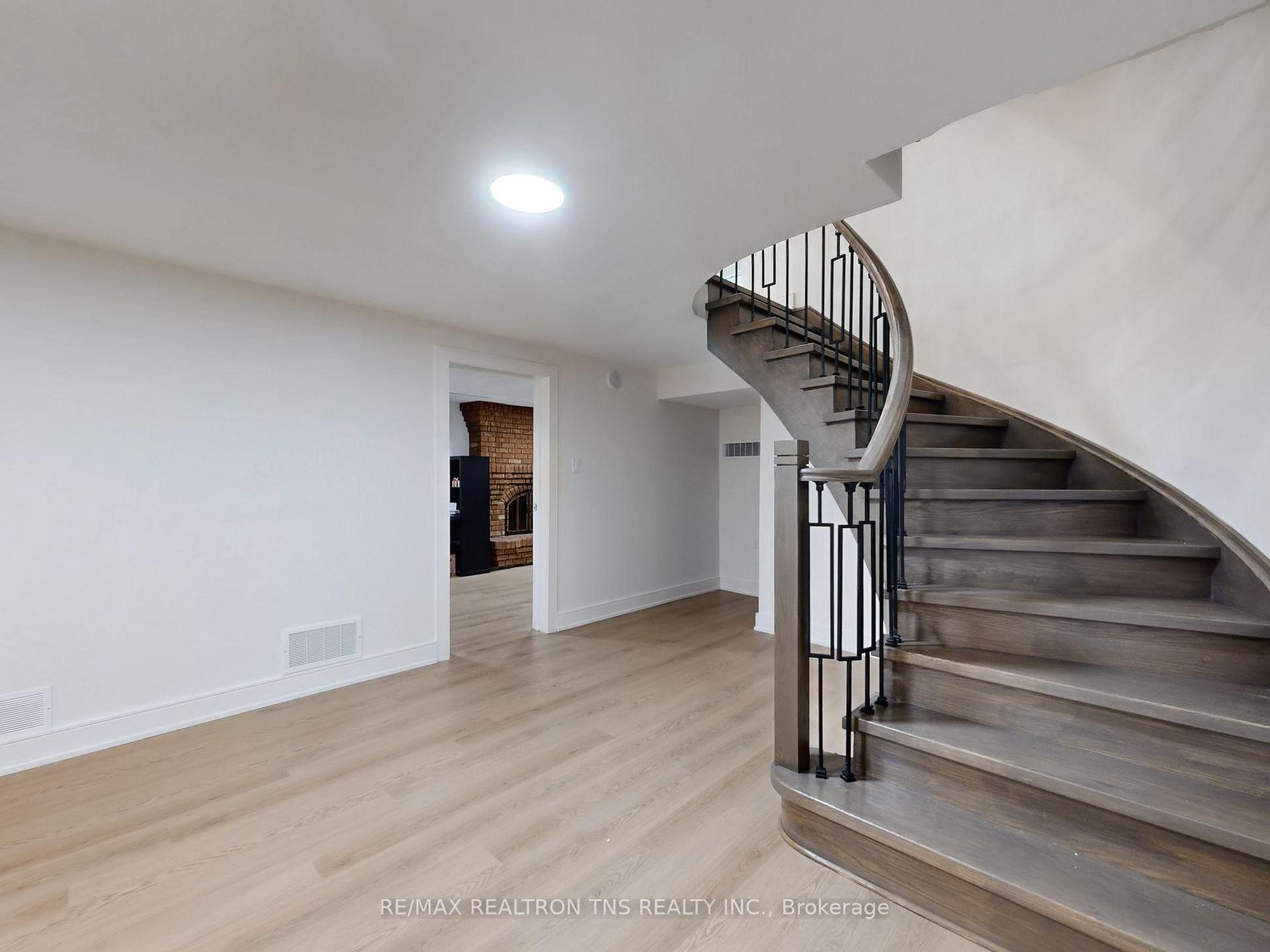 Photo 36 of 46 Sycamore Drive, Markham, Aileen-Willowbrook — HOMEH