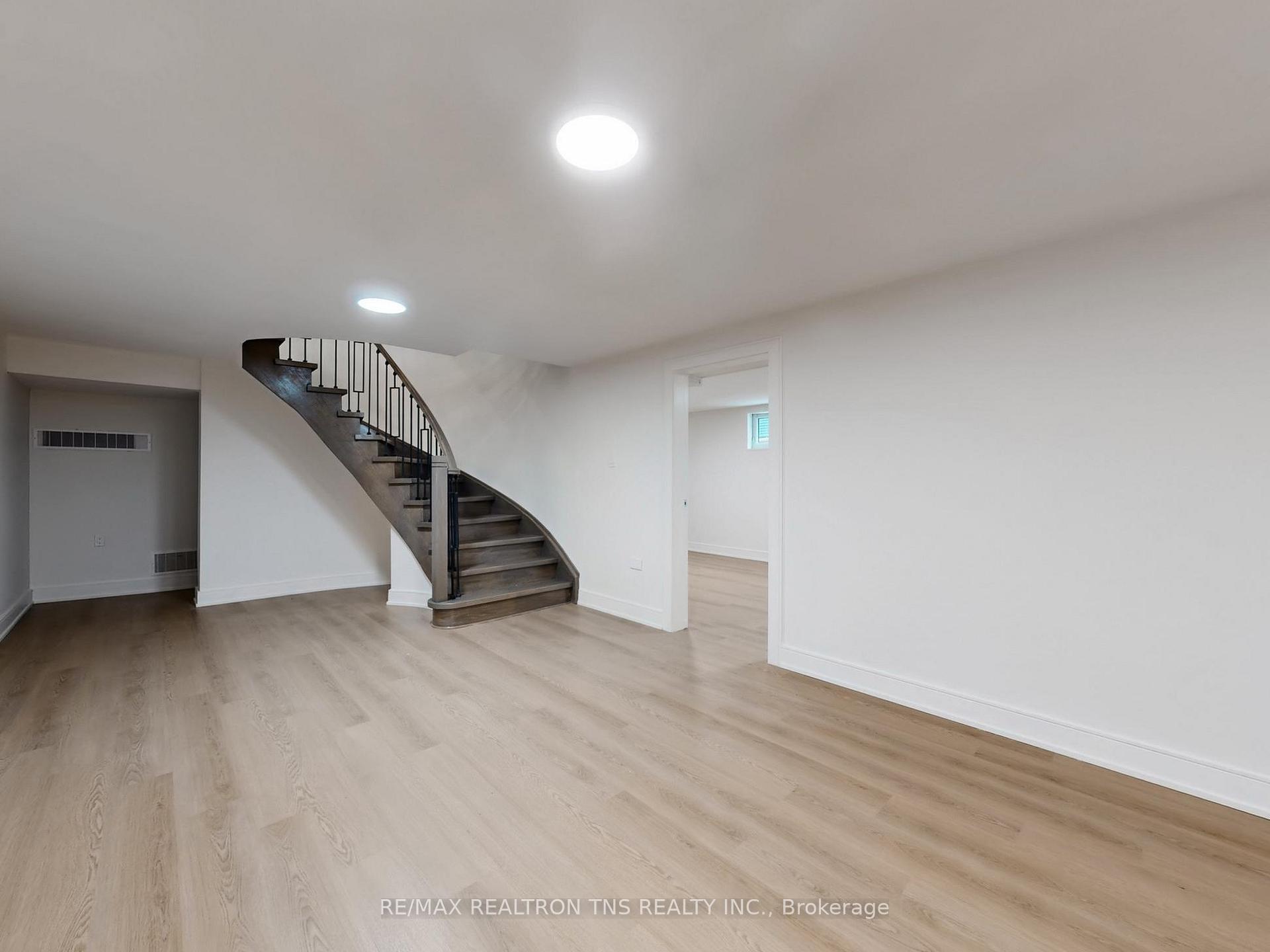 Photo 38 of 46 Sycamore Drive, Markham, Aileen-Willowbrook — HOMEH