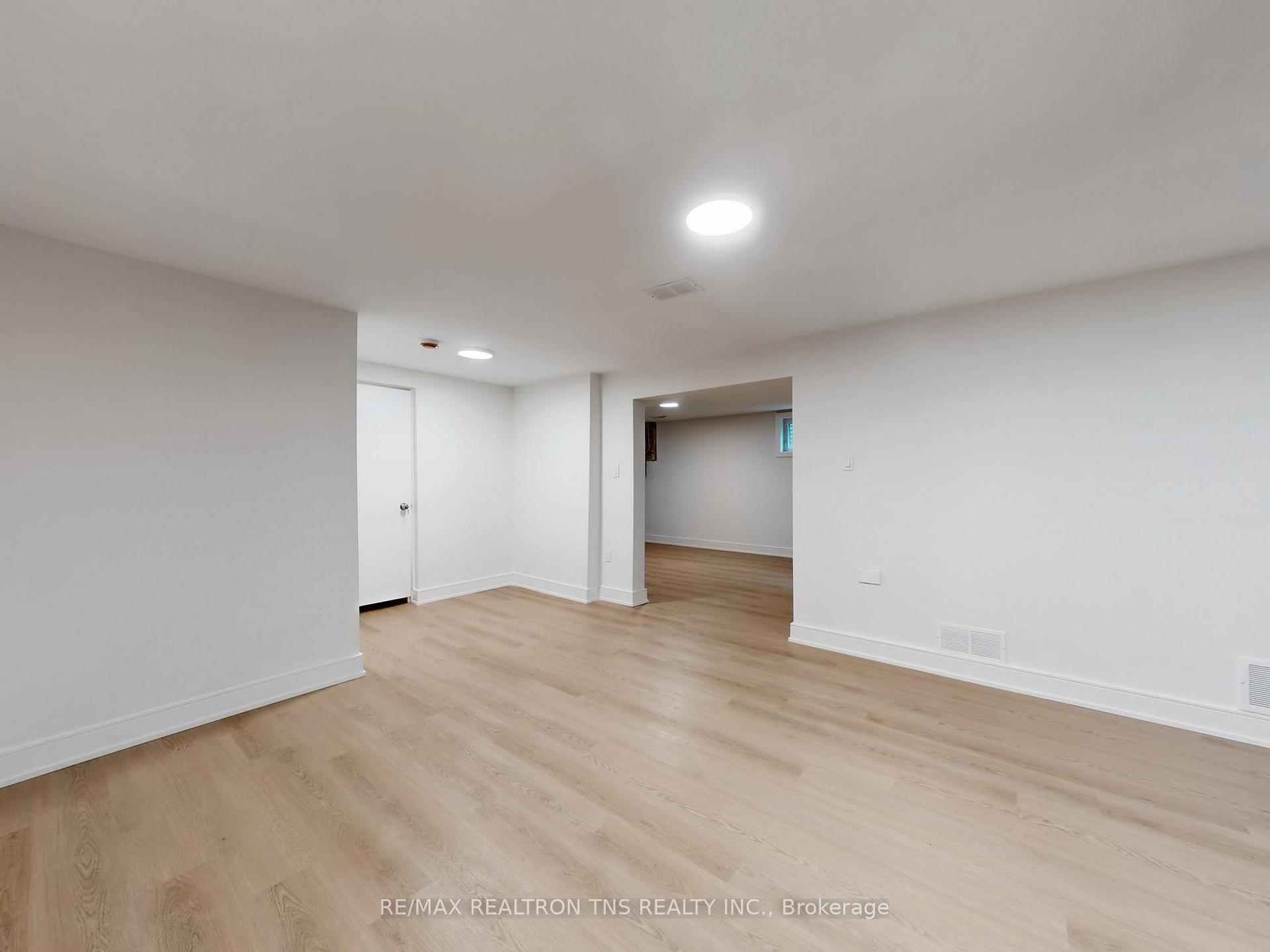 Photo 39 of 46 Sycamore Drive, Markham, Aileen-Willowbrook — HOMEH