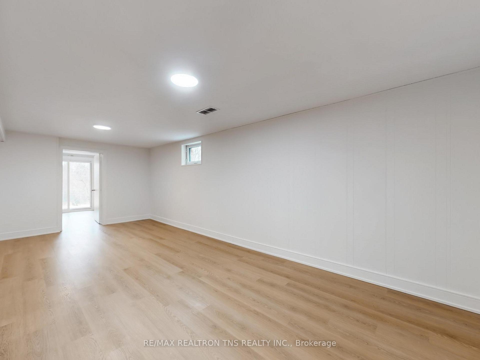 Photo 40 of 46 Sycamore Drive, Markham, Aileen-Willowbrook — HOMEH
