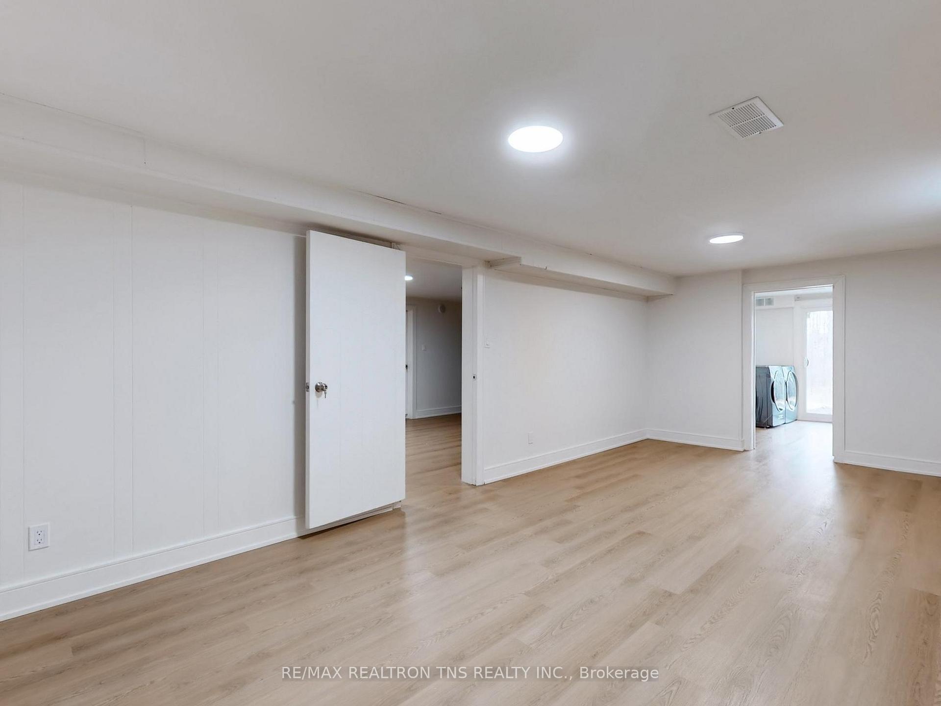 Photo 41 of 46 Sycamore Drive, Markham, Aileen-Willowbrook — HOMEH