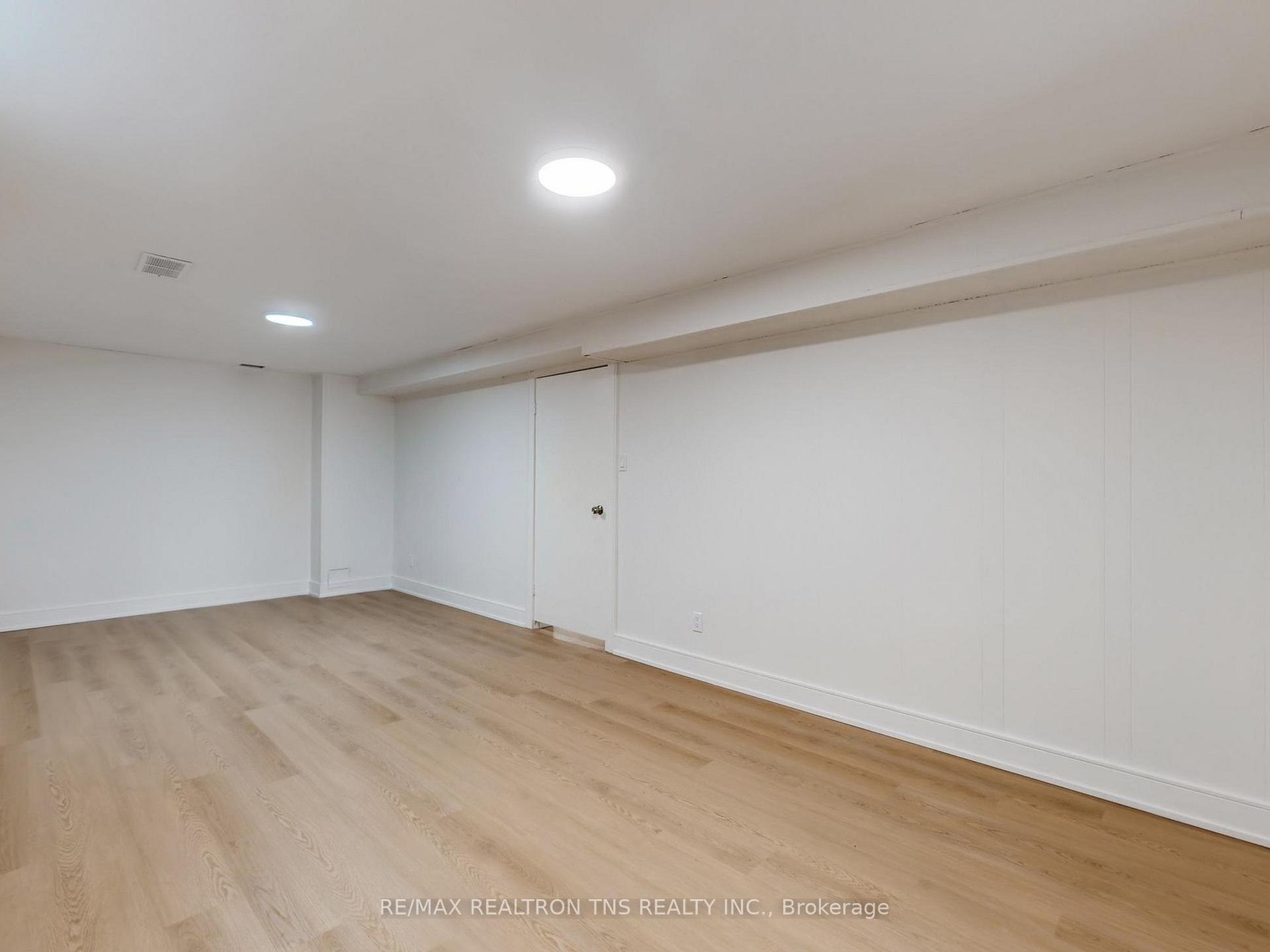 Photo 42 of 46 Sycamore Drive, Markham, Aileen-Willowbrook — HOMEH