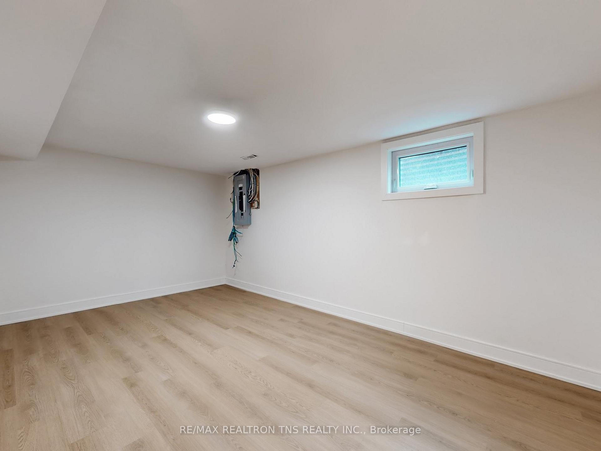 Photo 43 of 46 Sycamore Drive, Markham, Aileen-Willowbrook — HOMEH