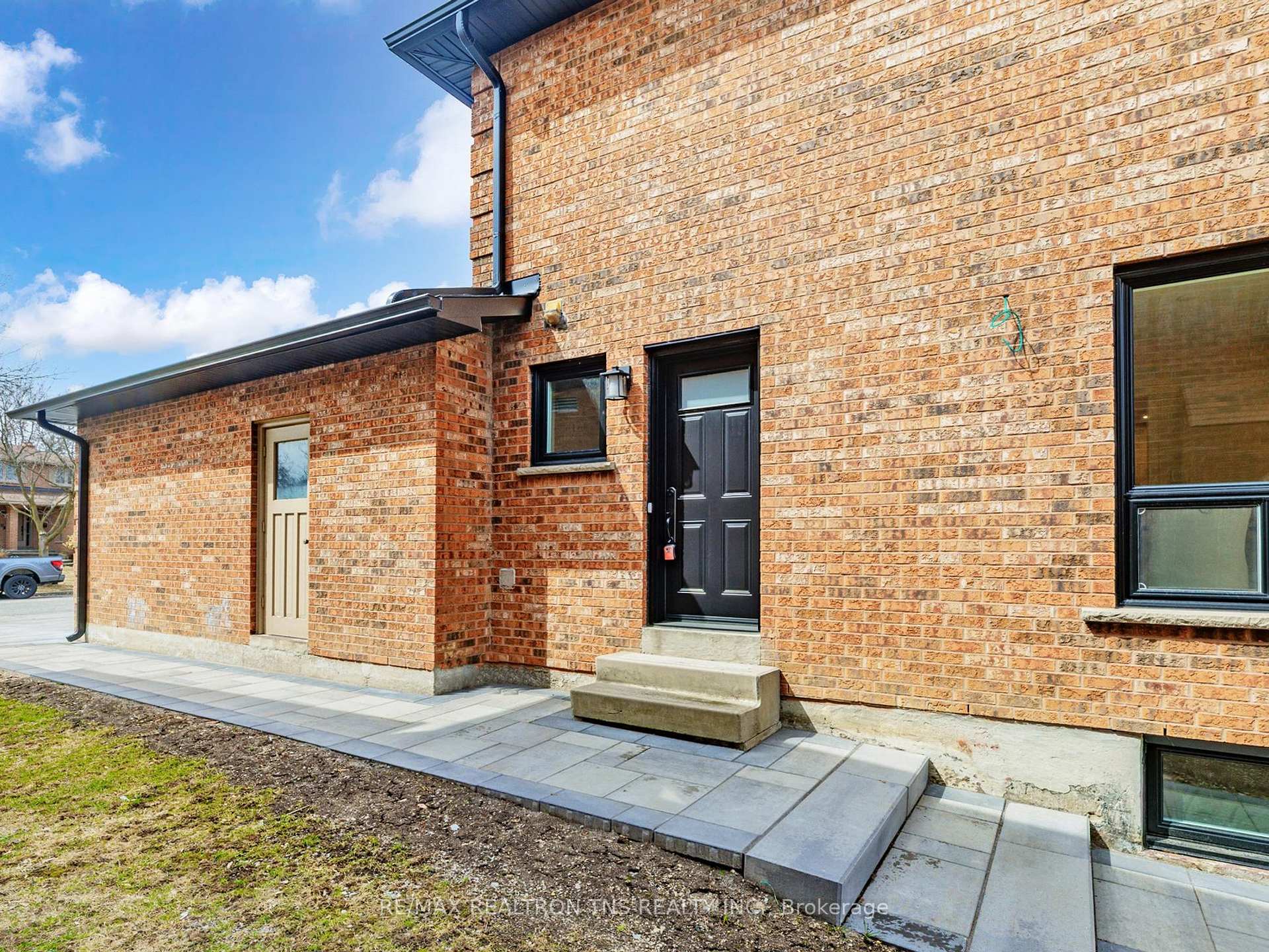 Photo 45 of 46 Sycamore Drive, Markham, Aileen-Willowbrook — HOMEH