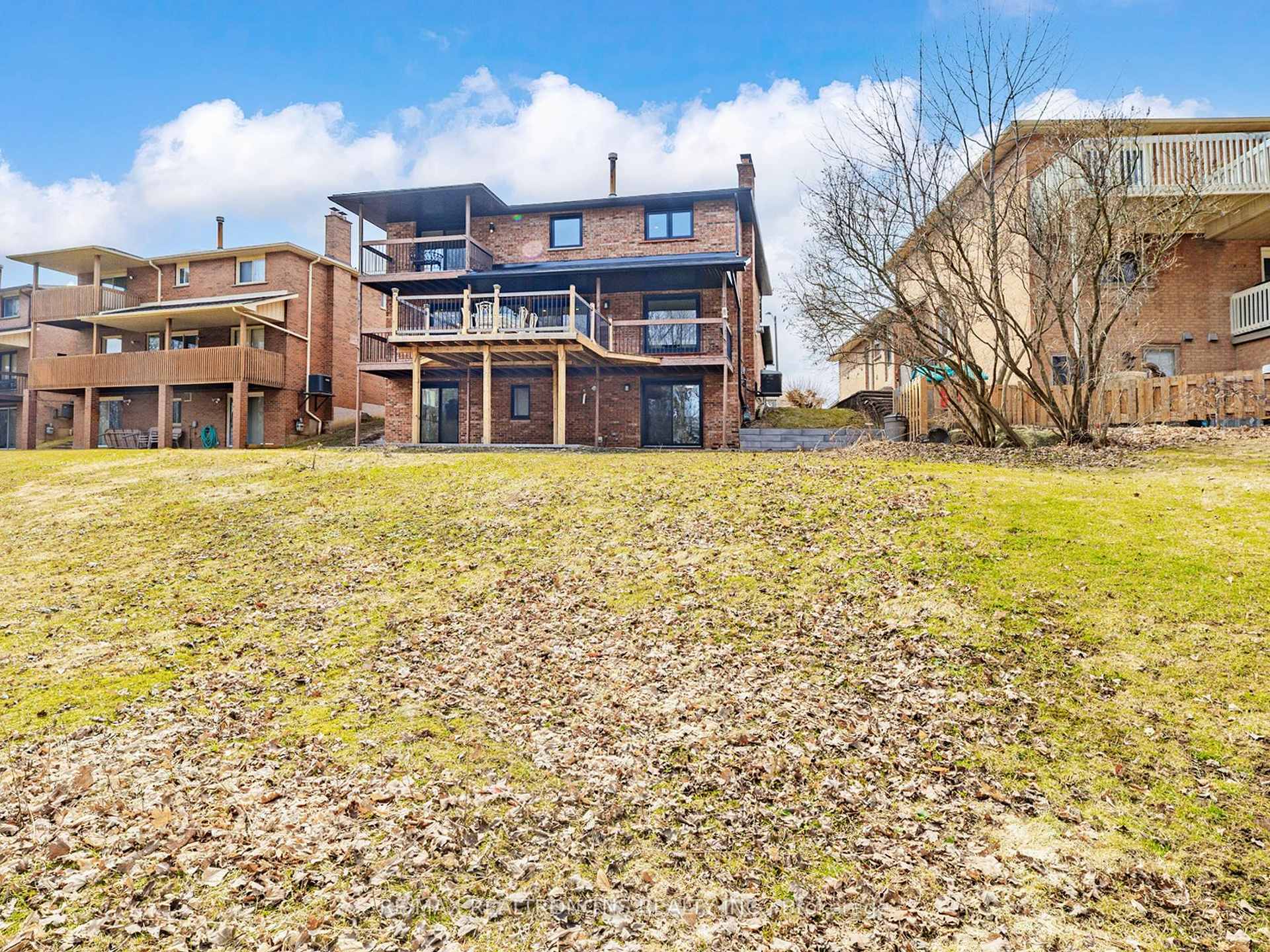 Photo 47 of 46 Sycamore Drive, Markham, Aileen-Willowbrook — HOMEH