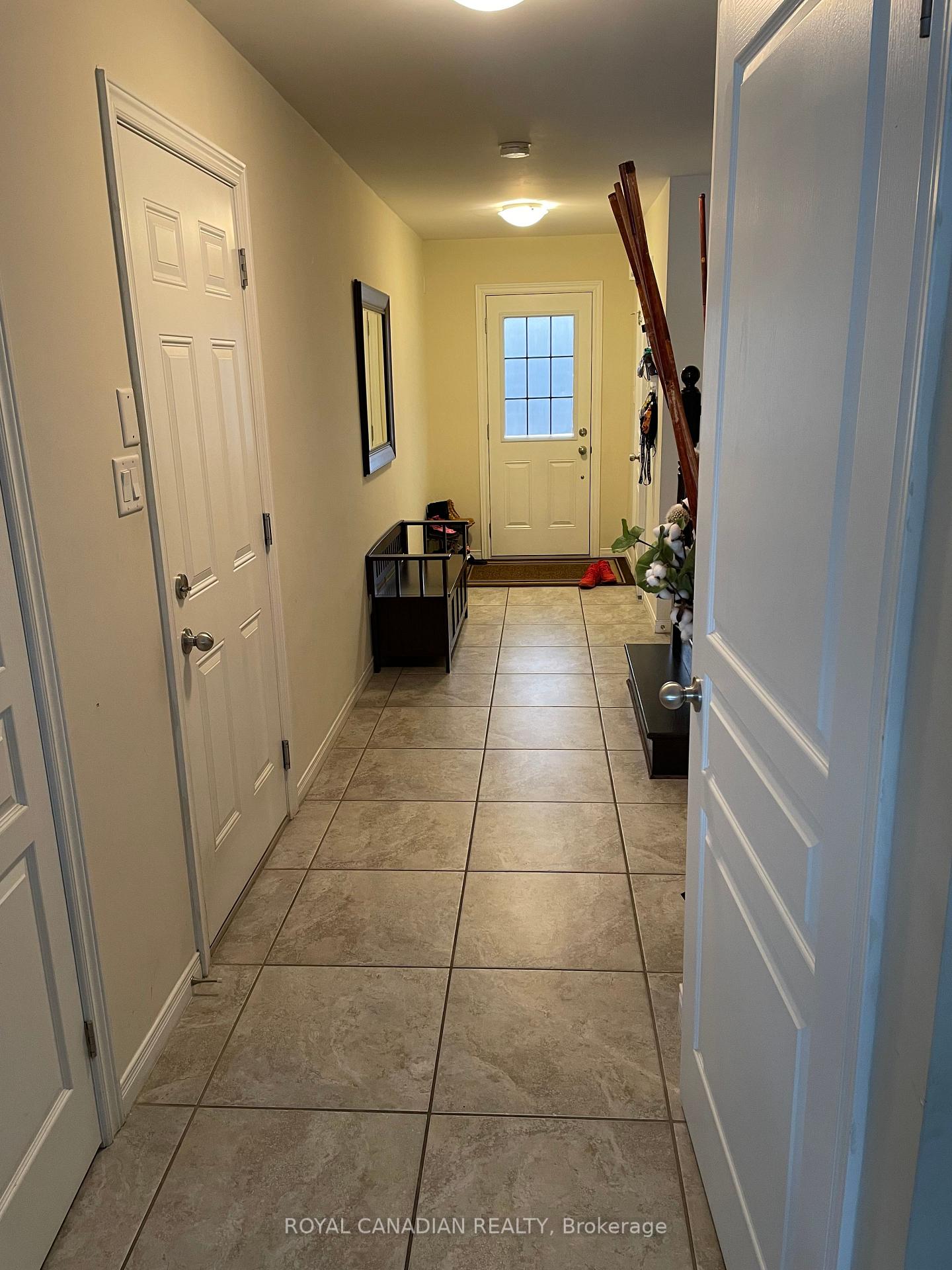 Photo 3 of 5 Trafalgar Drive, Hamilton, Stoney Creek Mountain — HOMEH