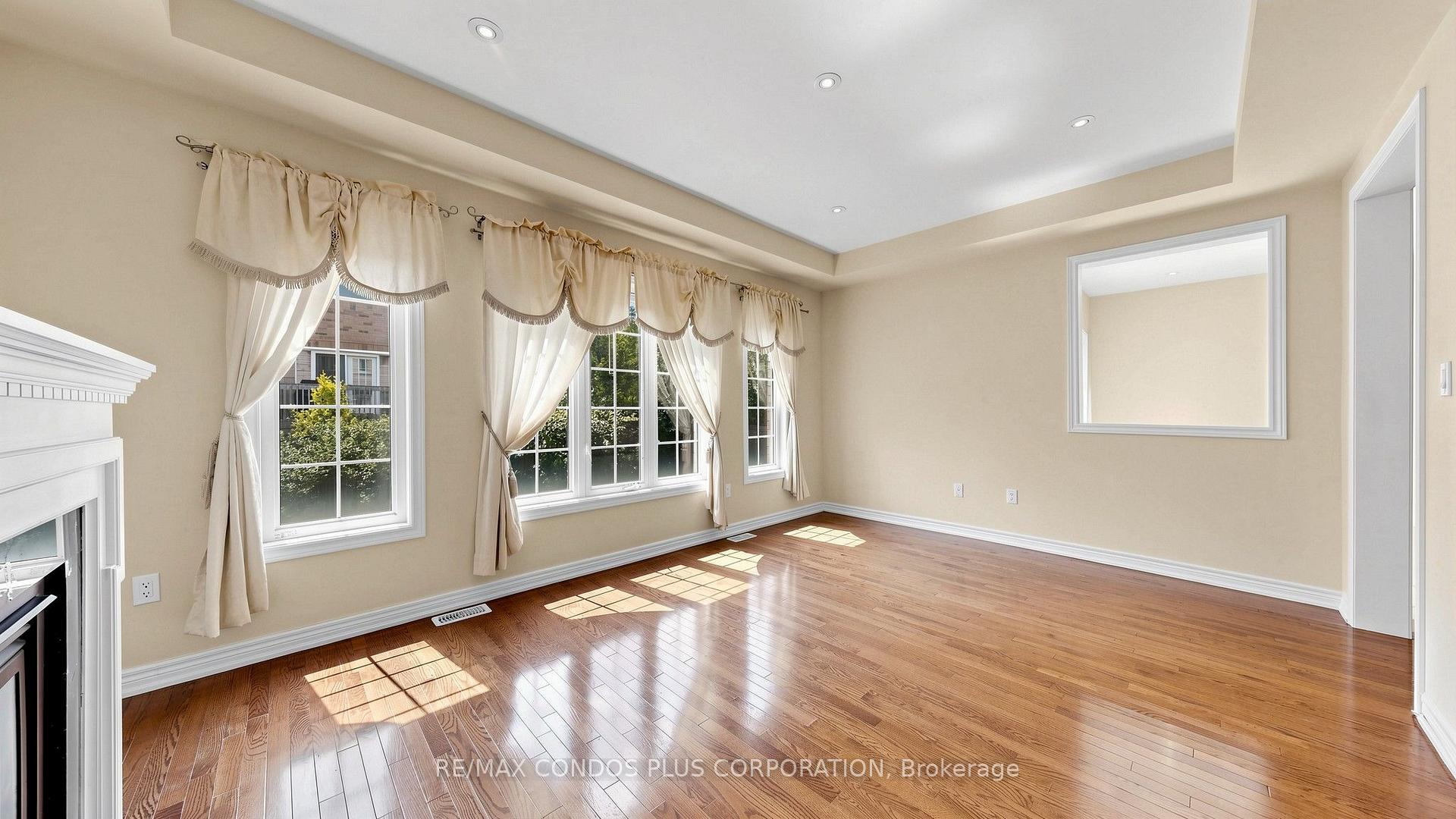 Photo 5 of 139 Queen Filomena Avenue, Vaughan, Patterson — HOMEH