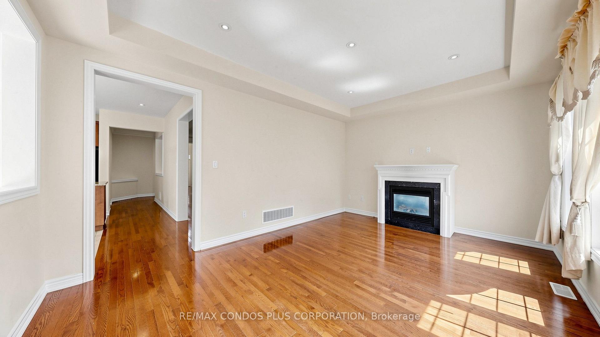 Photo 6 of 139 Queen Filomena Avenue, Vaughan, Patterson — HOMEH