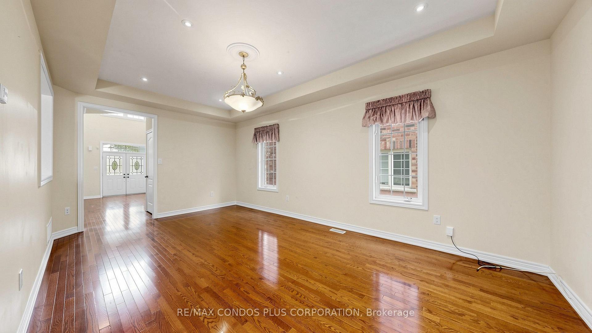 Photo 7 of 139 Queen Filomena Avenue, Vaughan, Patterson — HOMEH
